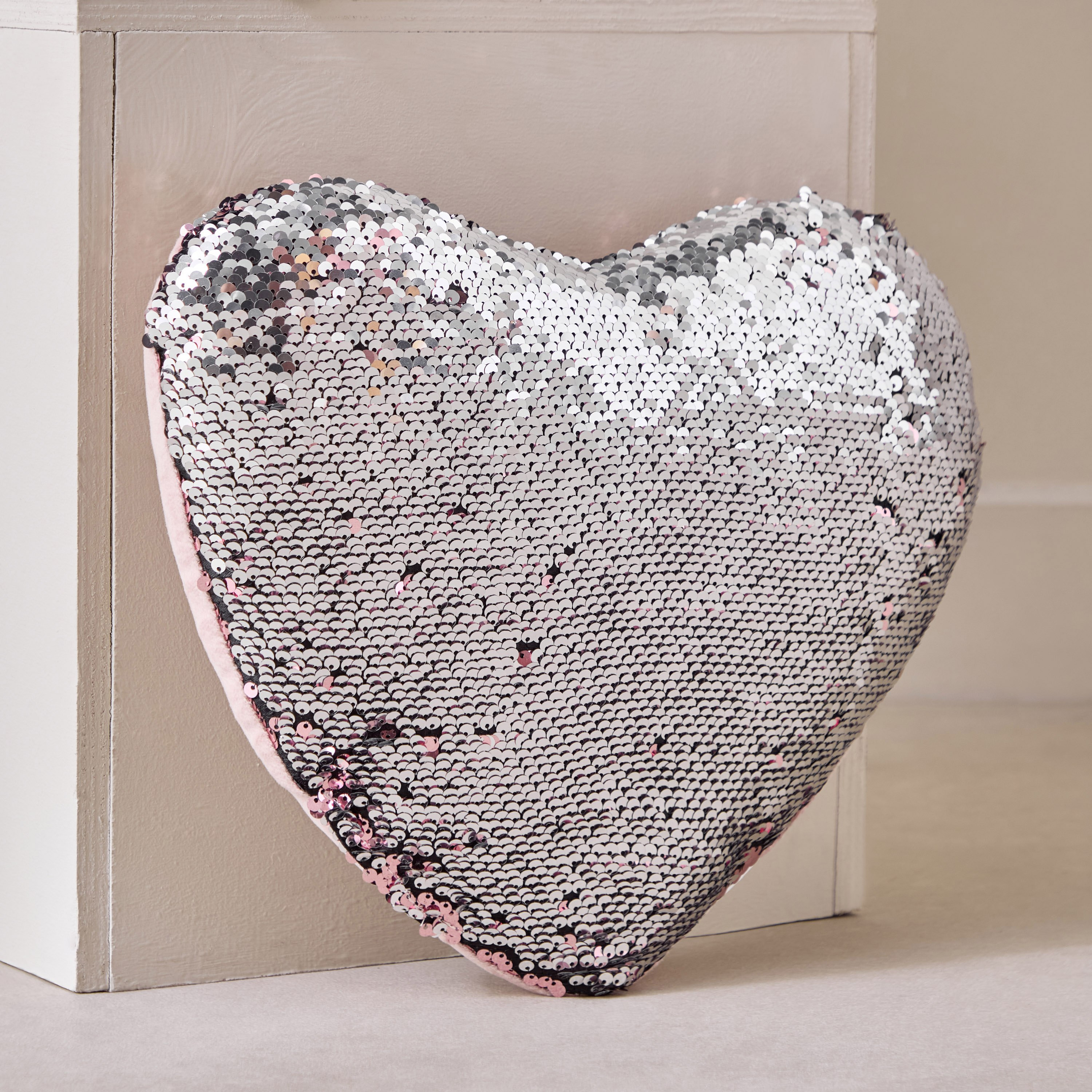 وسادة بترتر على شكل قلب من فلاترباي - 32x32x11 سم-hbxhomeware-hbxkidsandyouth-image-2