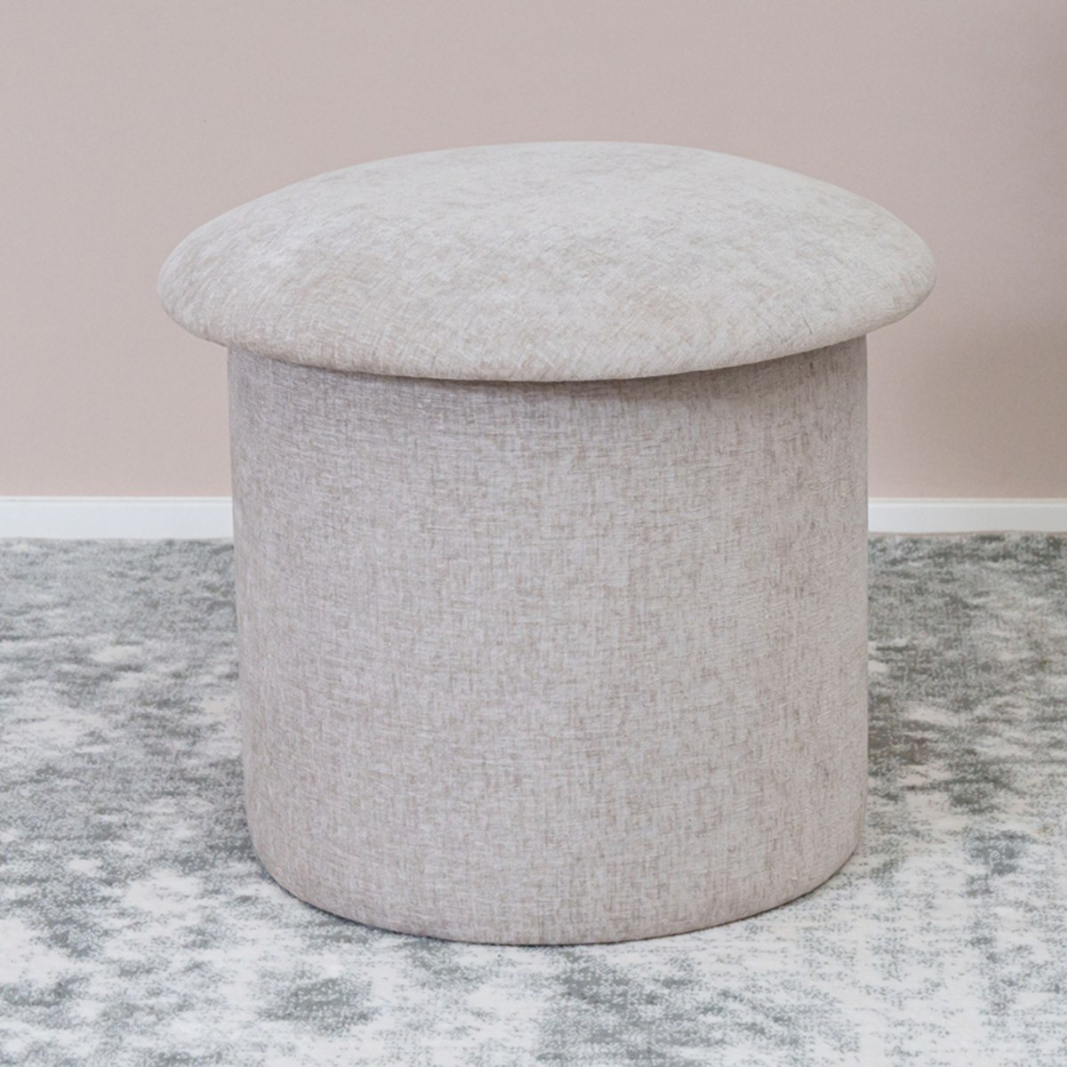 مسند قدم قماش من فيكتوريا-hbxlivingroom-sofasandarmchairs-ottomansandfootstools-image-1