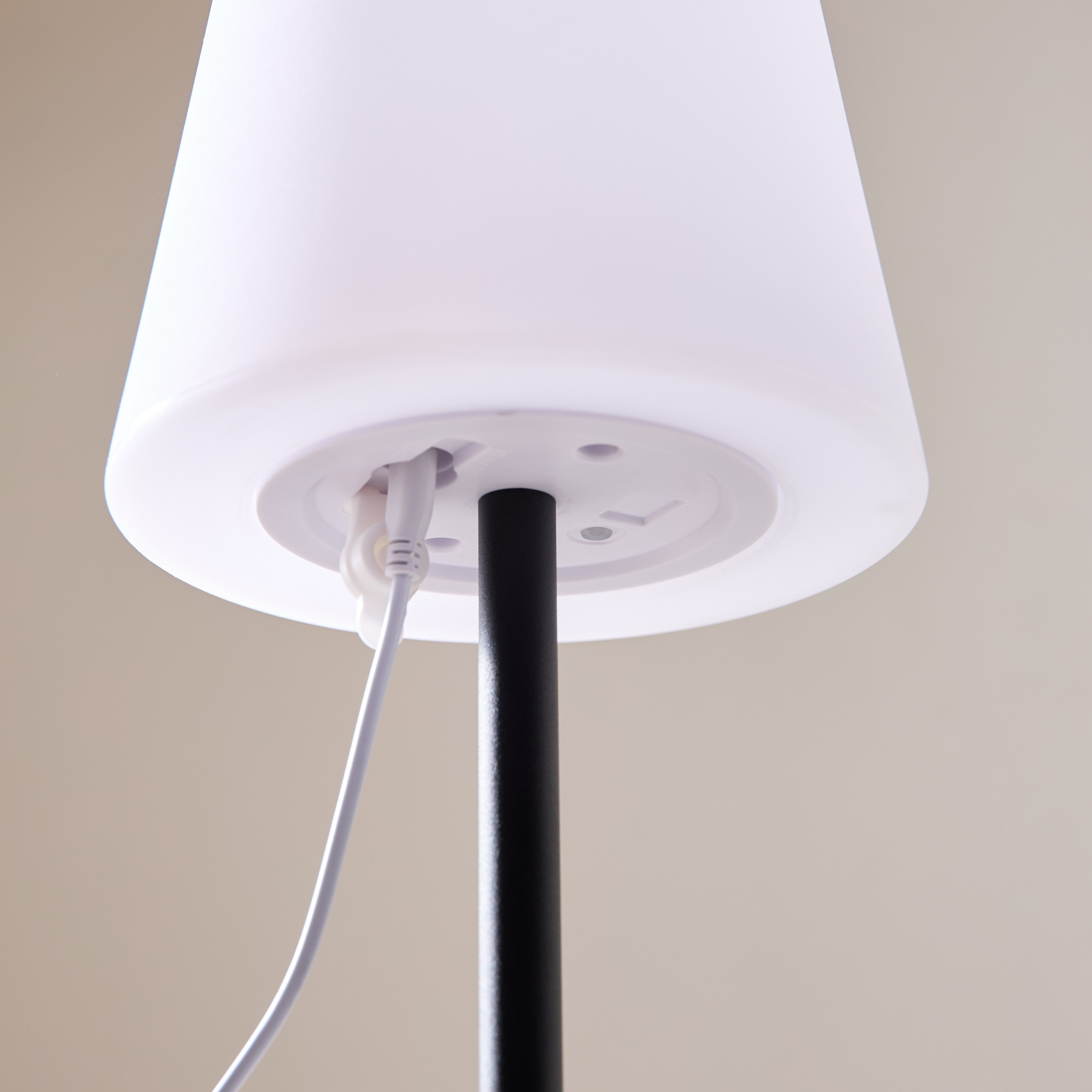 مصباح طاولة معدني ليد مع بطارية قابلة لإعادة الشحن 8 ساعات من سولين - 15 × 40 سم-hbxbedroom-lighting-tablelamps-image-6