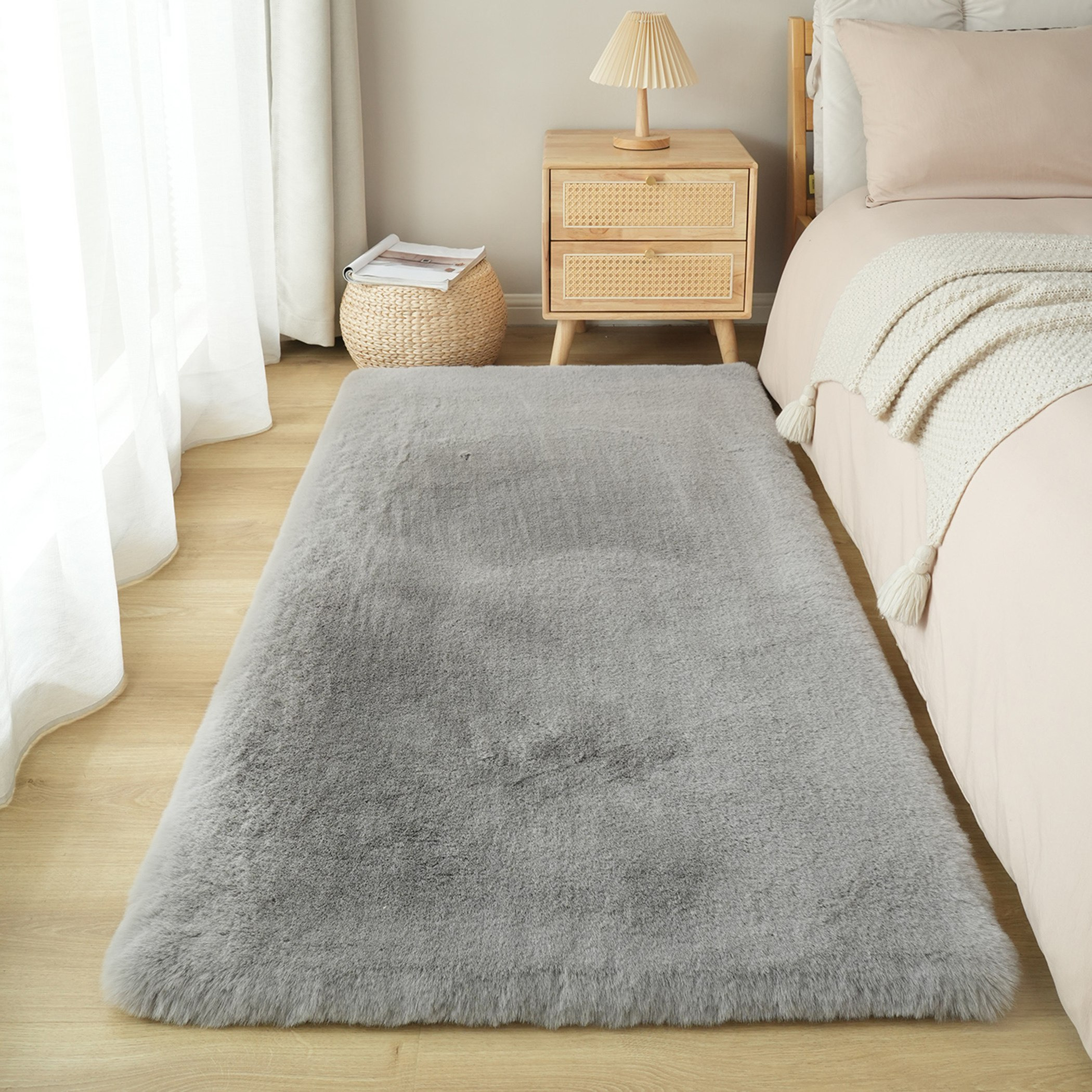 سجّادة من فرو الأرنب الصناعي الفاخر من لوكسي بليس - 80x150 سم-hbxdecorandfurnishings-floorcoverings-rugs-image-1