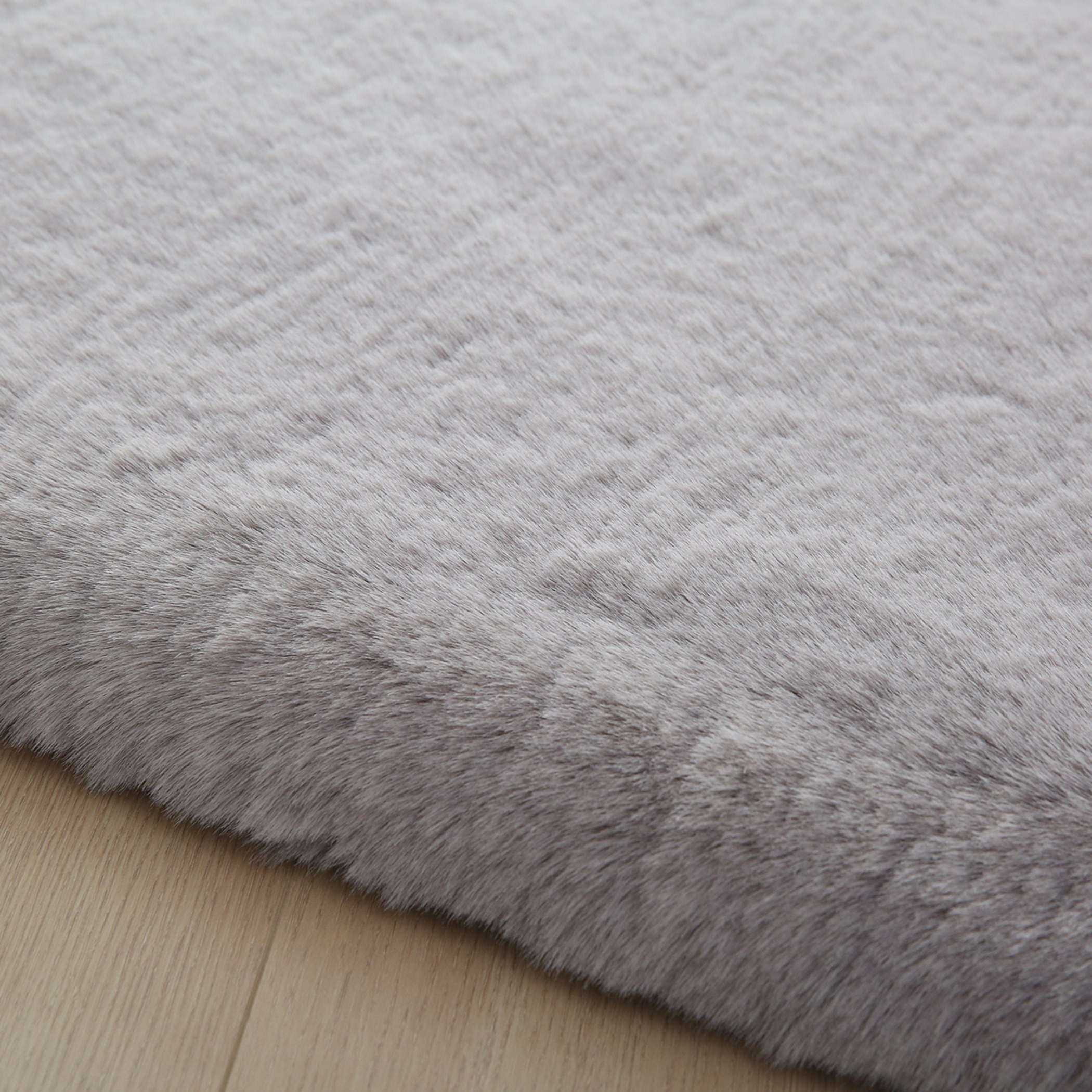 Luxy Bliss Premium Faux Rabbit Fur Rug - 120x180 cm-hbxdecorandfurnishings-floorcoverings-rugs-image-4