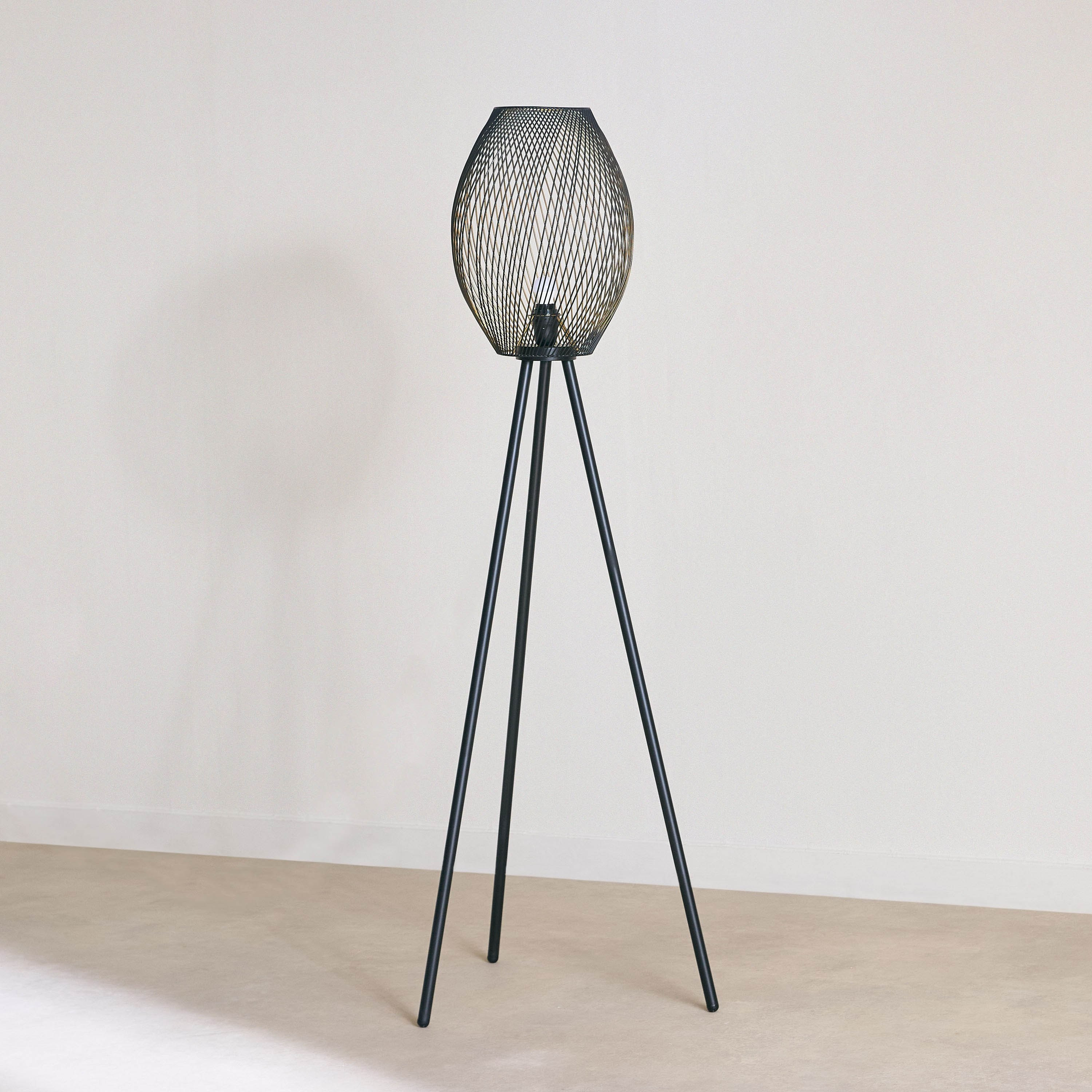 مصباح أرضية معدني بحامل ثلاثي وغطاء معدني من آرون - 61x167 سم-hbxhomeware-hbxlivingroom-image-1