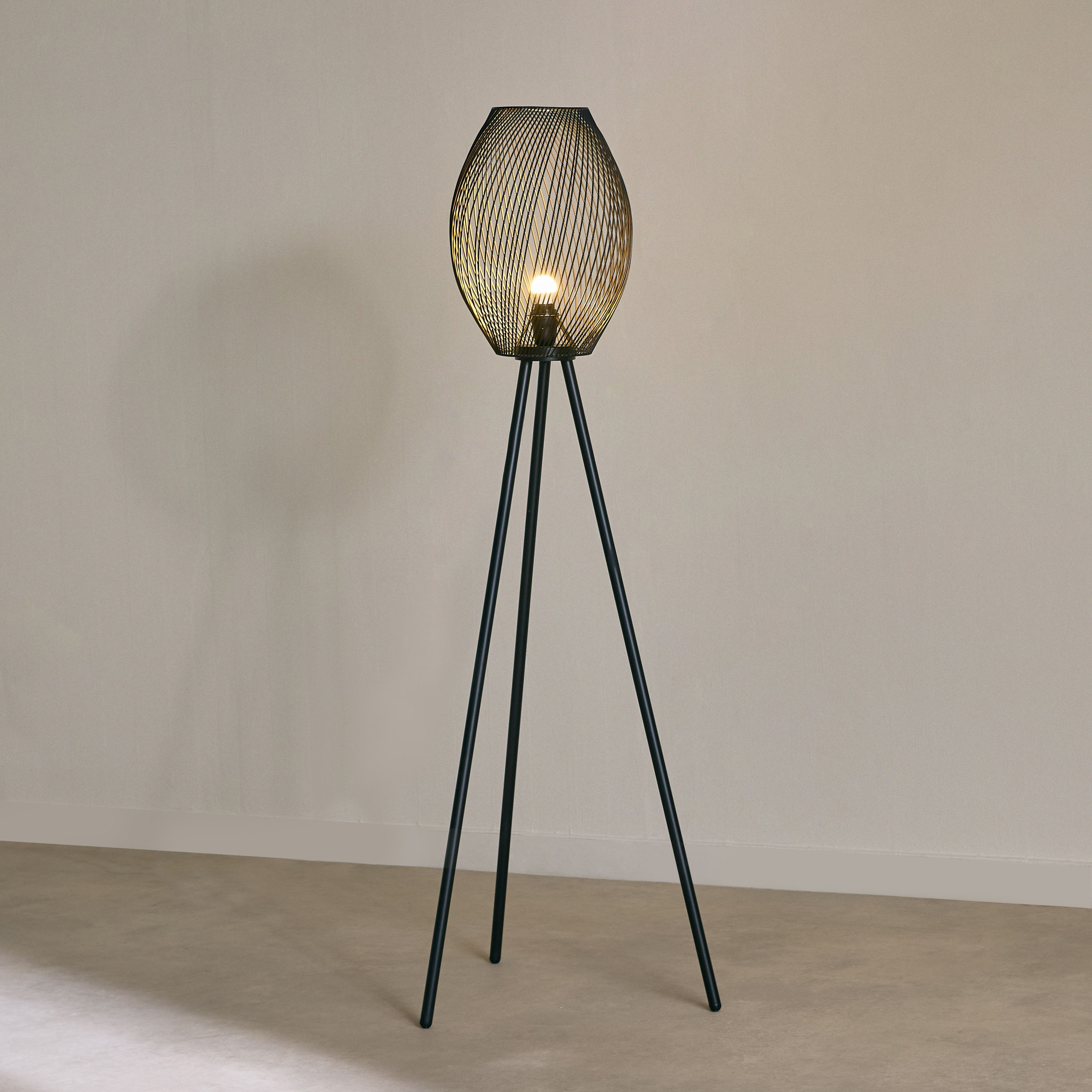 مصباح أرضية معدني بحامل ثلاثي وغطاء معدني من آرون - 61x167 سم-hbxhomeware-hbxlivingroom-image-2