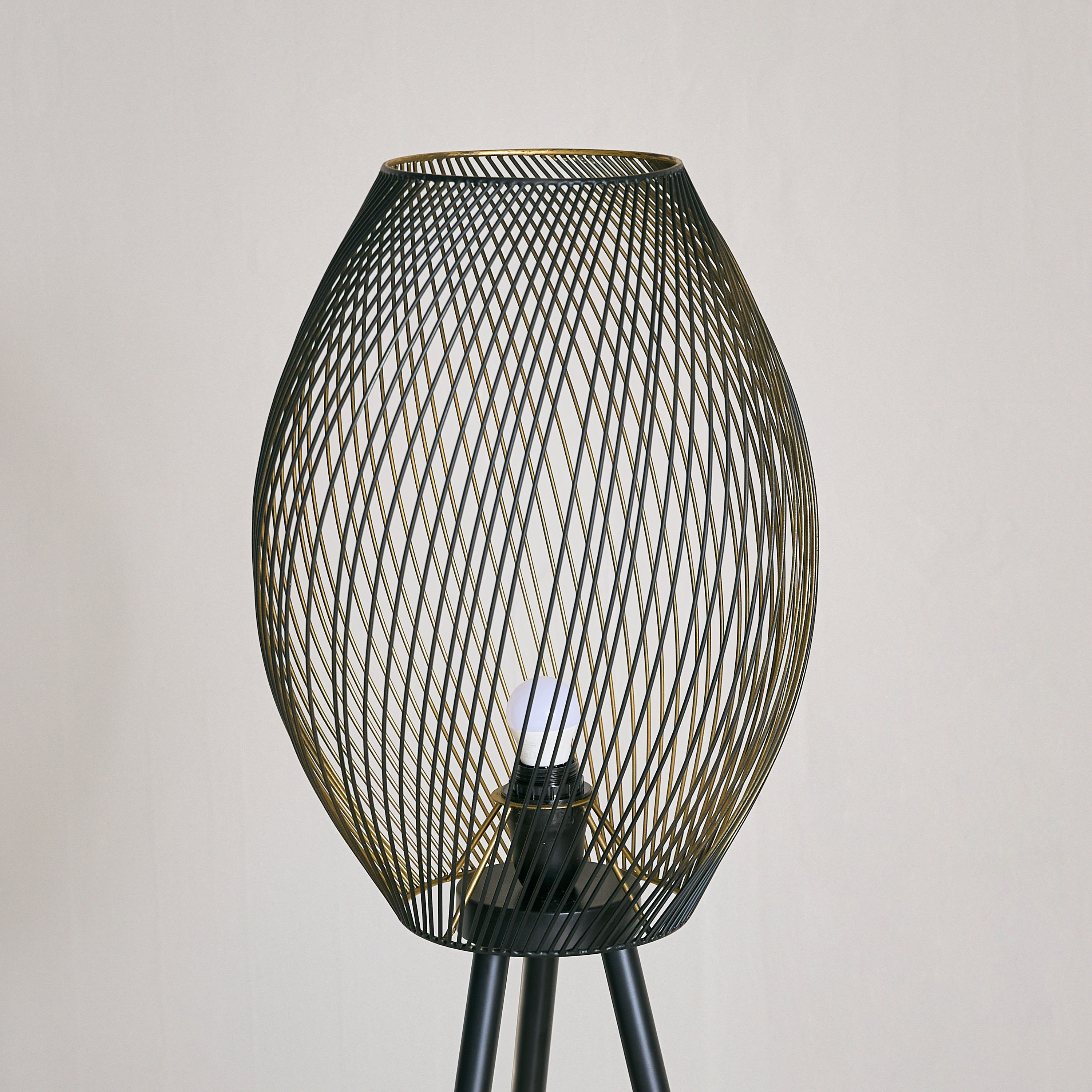 مصباح أرضية معدني بحامل ثلاثي وغطاء معدني من آرون - 61x167 سم-hbxhomeware-hbxlivingroom-image-3
