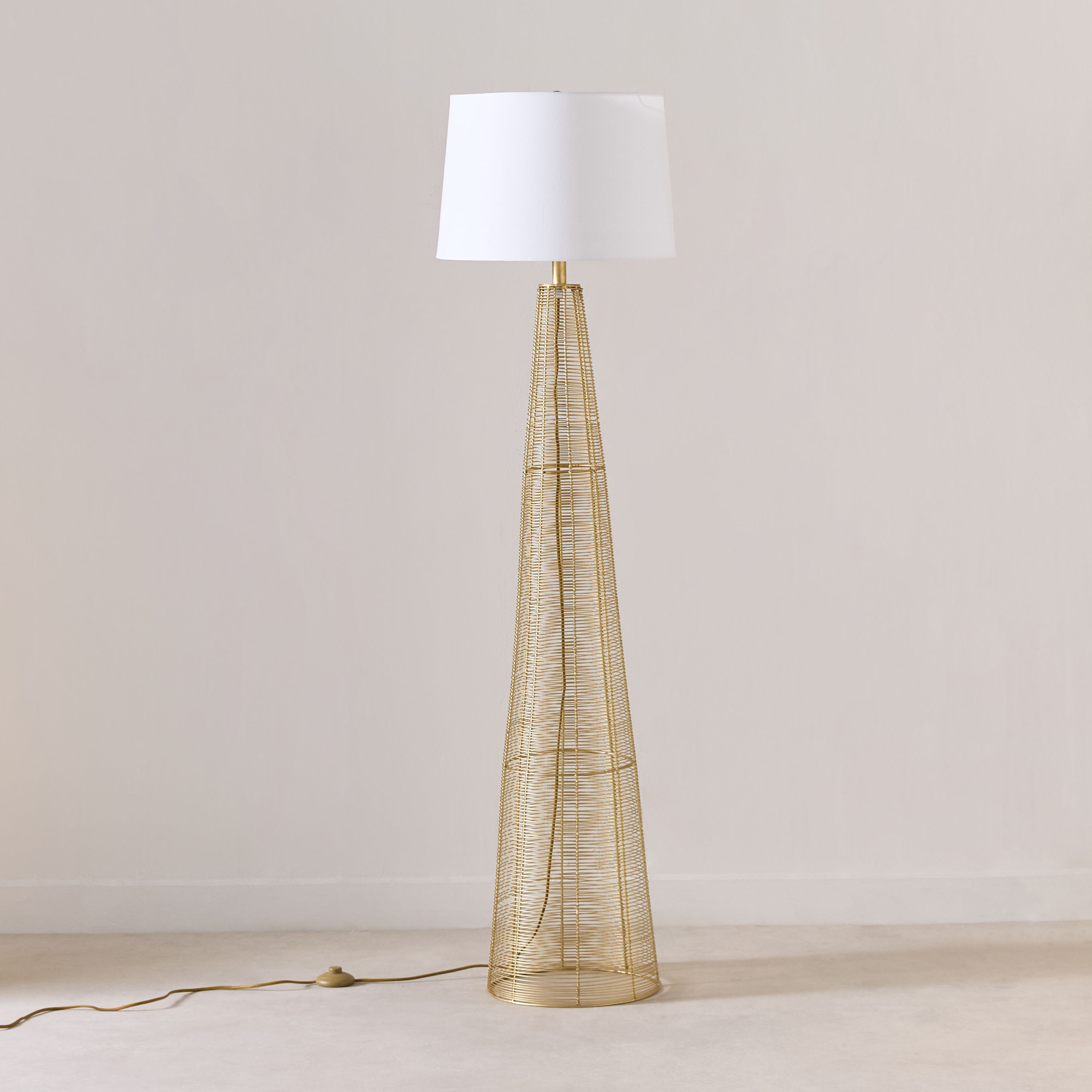 مصباح أرضية سلكي معدني بغطاء قماش من آرون - 43x152 سم-hbxhomeware-hbxlivingroom-image-1