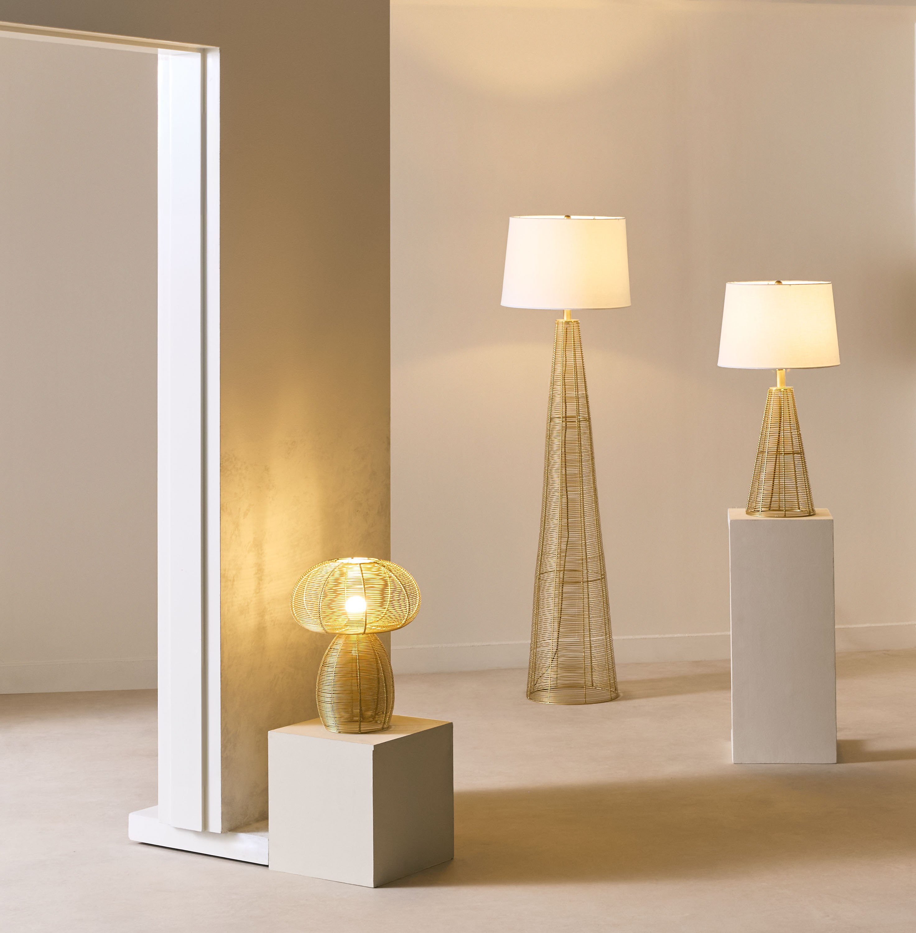 مصباح أرضية سلكي معدني بغطاء قماش من آرون - 43x152 سم-hbxhomeware-hbxlivingroom-image-5