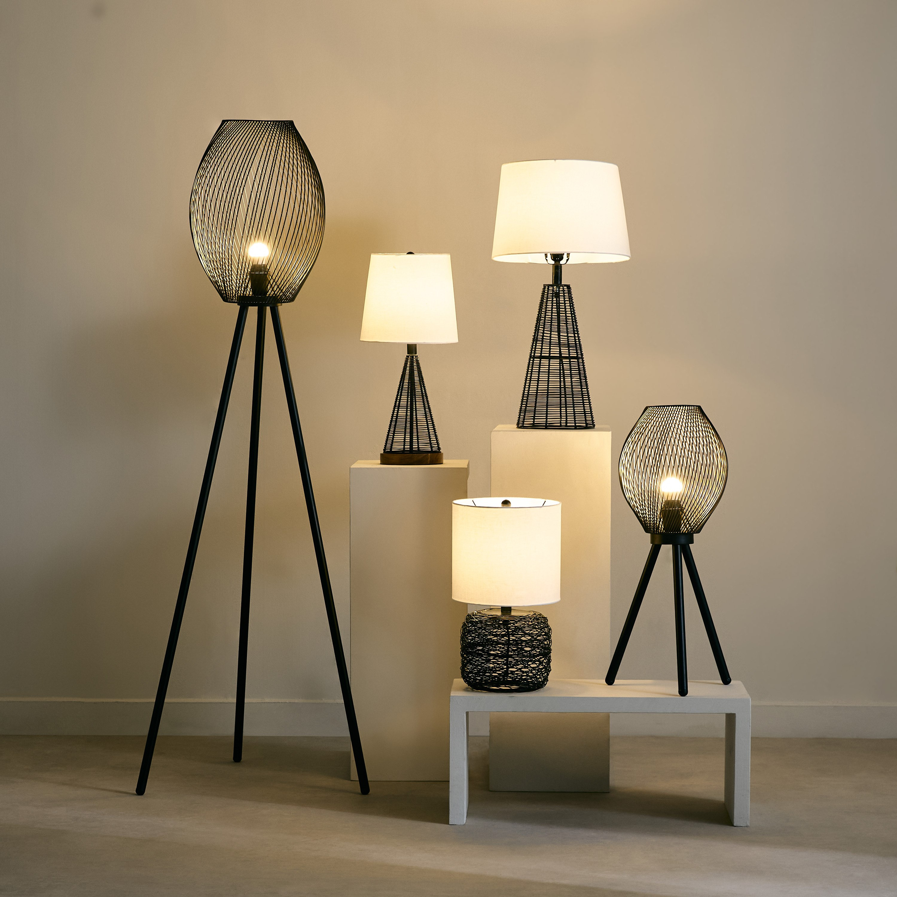 مصباح طاولة سلكي معدني بغطاء قماش من آرون - 36x63 سم-hbxbedroom-lighting-tablelamps-image-6
