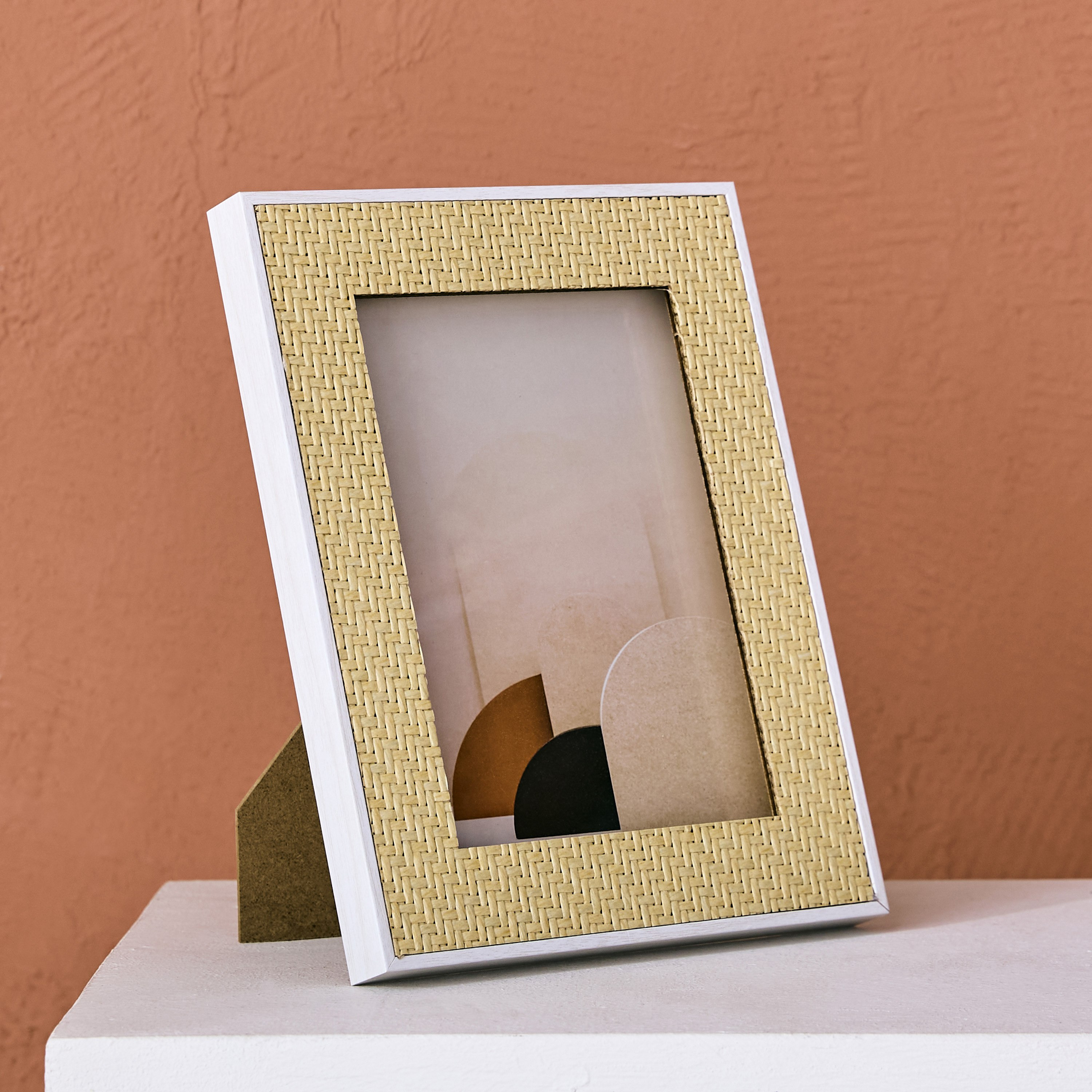 برواز صور من القصب والزجاج من ريناتا - 18.8x2x23.7 سم-hbxbedroom-decorandaccessories-photoframes-image-1