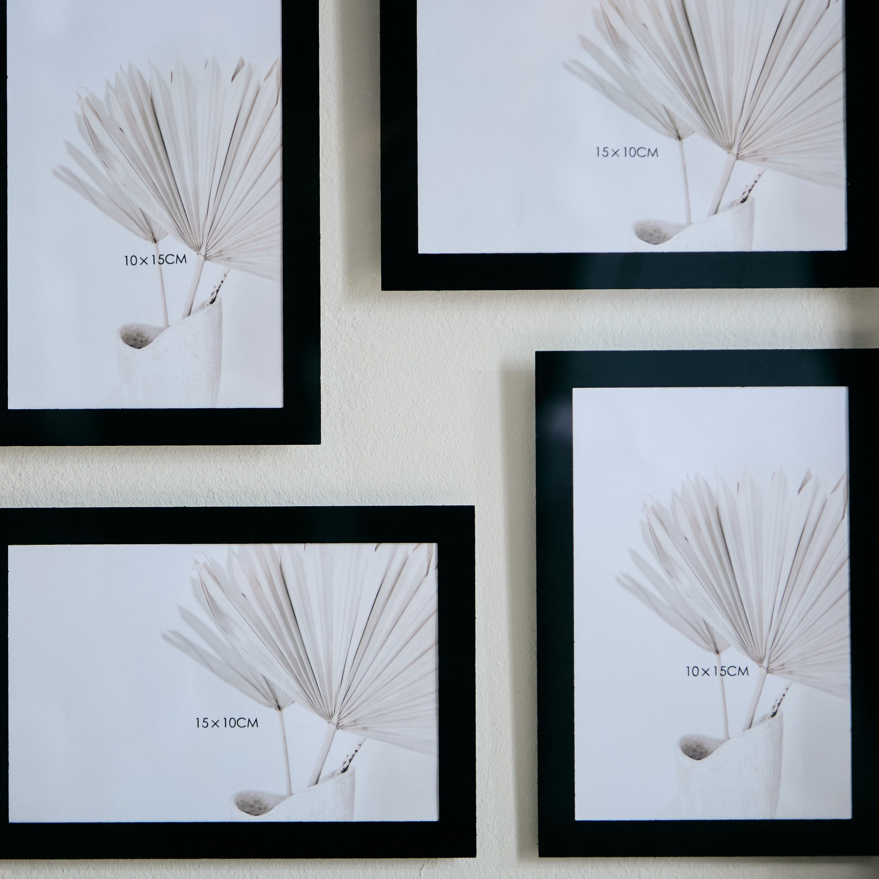 إطار صور متعدد الفتحات من ريناتا - 36x36 سم-hbxbedroom-decorandaccessories-photoframes-image-3