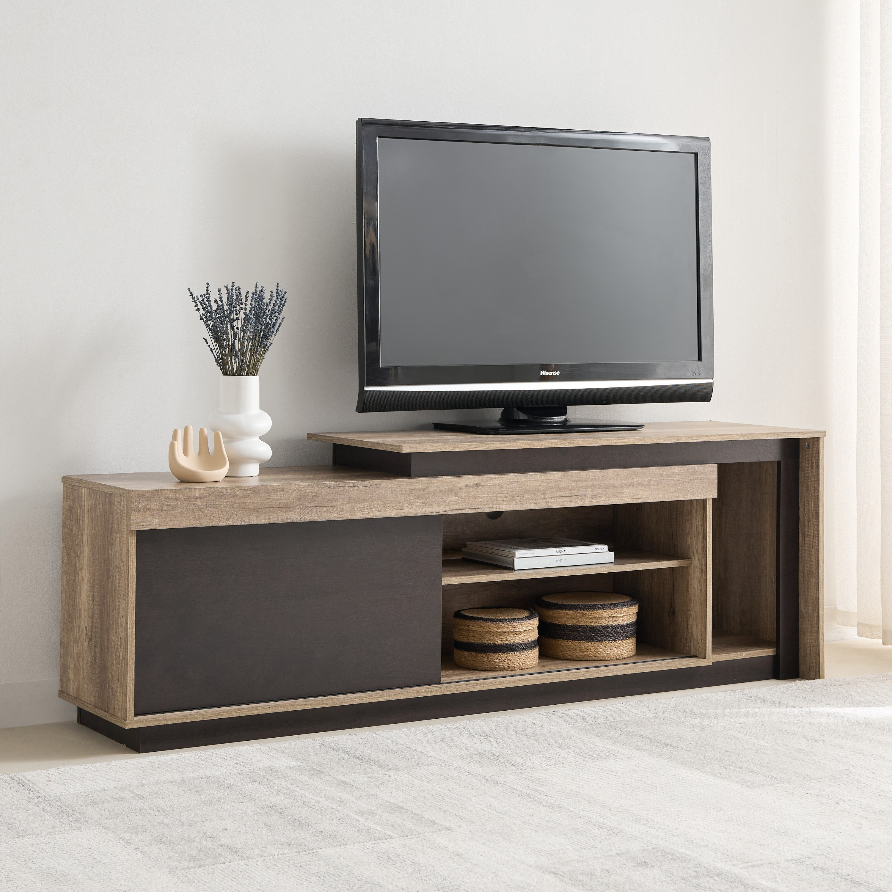 وحدة تلفزيون مرتفعة حتى 75 بوصة 1.8 متر بباب انزلاقي من فيترو-hbxlivingroom-mediaunitsandstorage-tvunits-image-1