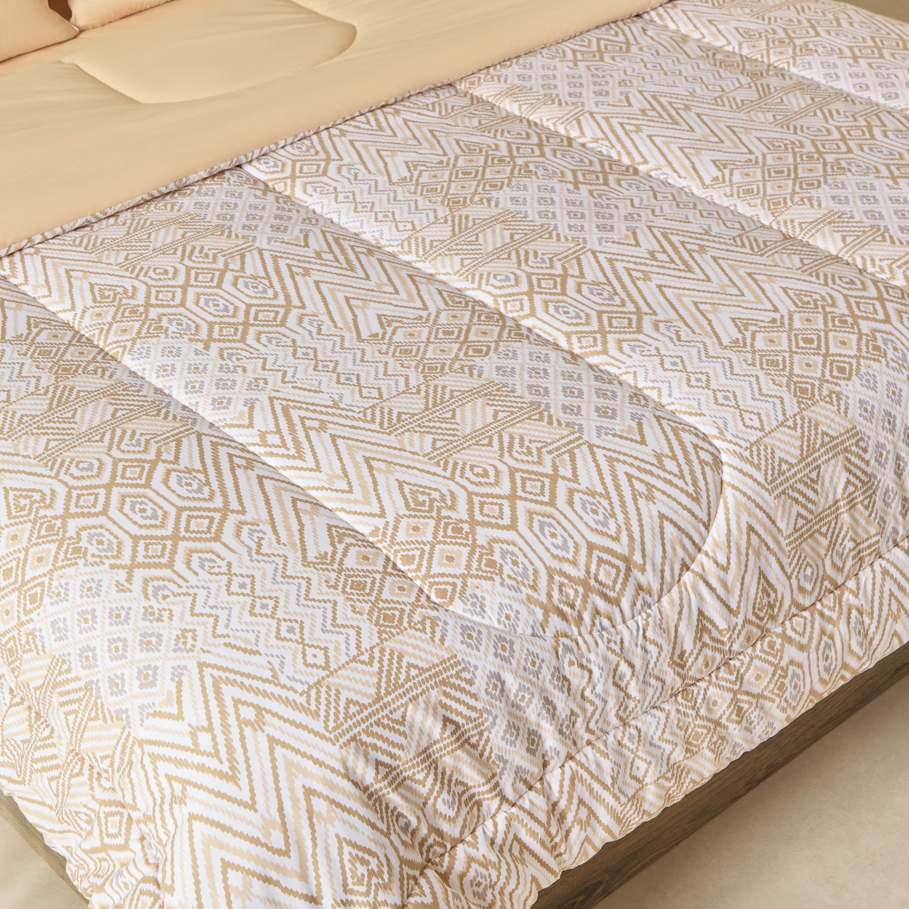 طقم لحاف قطن سوبر كينج 5 قطع بطبعات بيسو من ماديسون - 240×240 سم-hbxhomeware-hbxbedroom-image-4