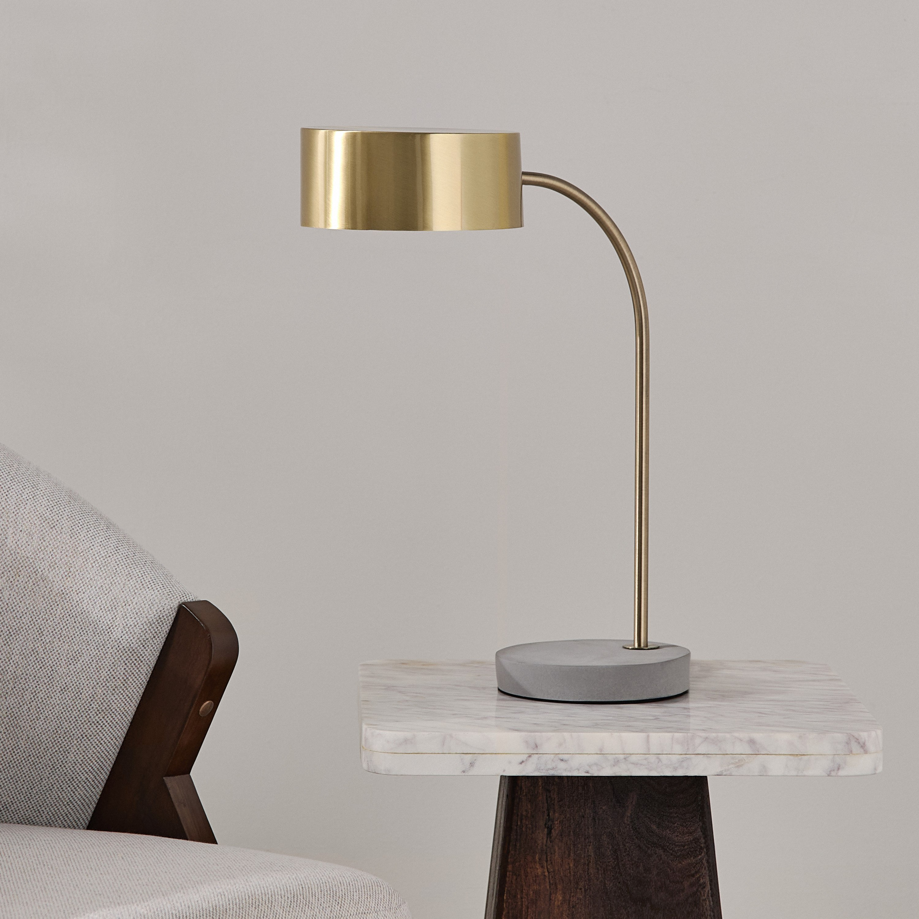 مصباح طاولة معدن بتشطيب فرش نحاس وقاعدة أسمنت من تايلر- 37x18x45.5 سم-hbxbedroom-lighting-tablelamps-image-1