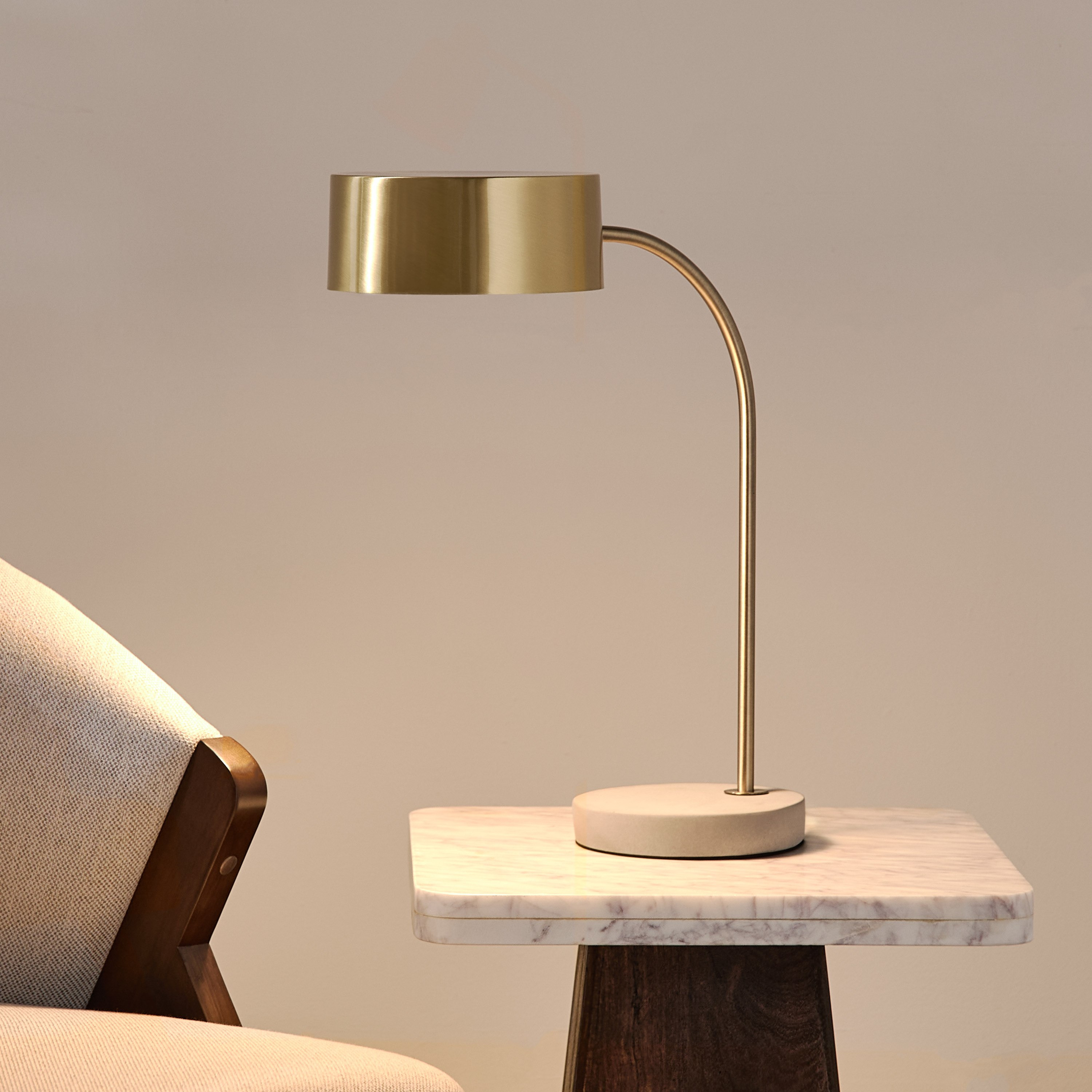 مصباح طاولة معدن بتشطيب فرش نحاس وقاعدة أسمنت من تايلر- 37x18x45.5 سم-hbxbedroom-lighting-tablelamps-image-2