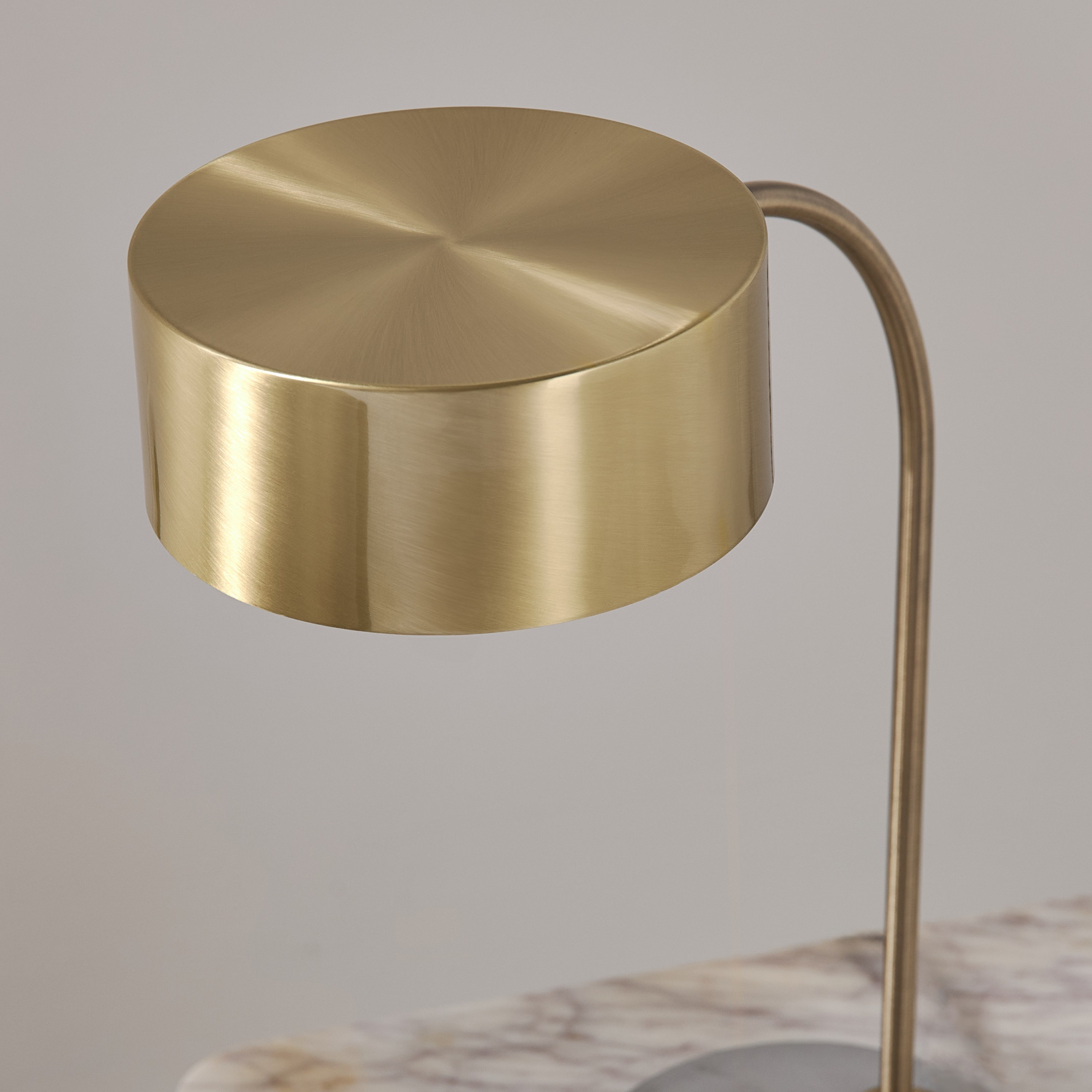 مصباح طاولة معدن بتشطيب فرش نحاس وقاعدة أسمنت من تايلر- 37x18x45.5 سم-hbxbedroom-lighting-tablelamps-image-3
