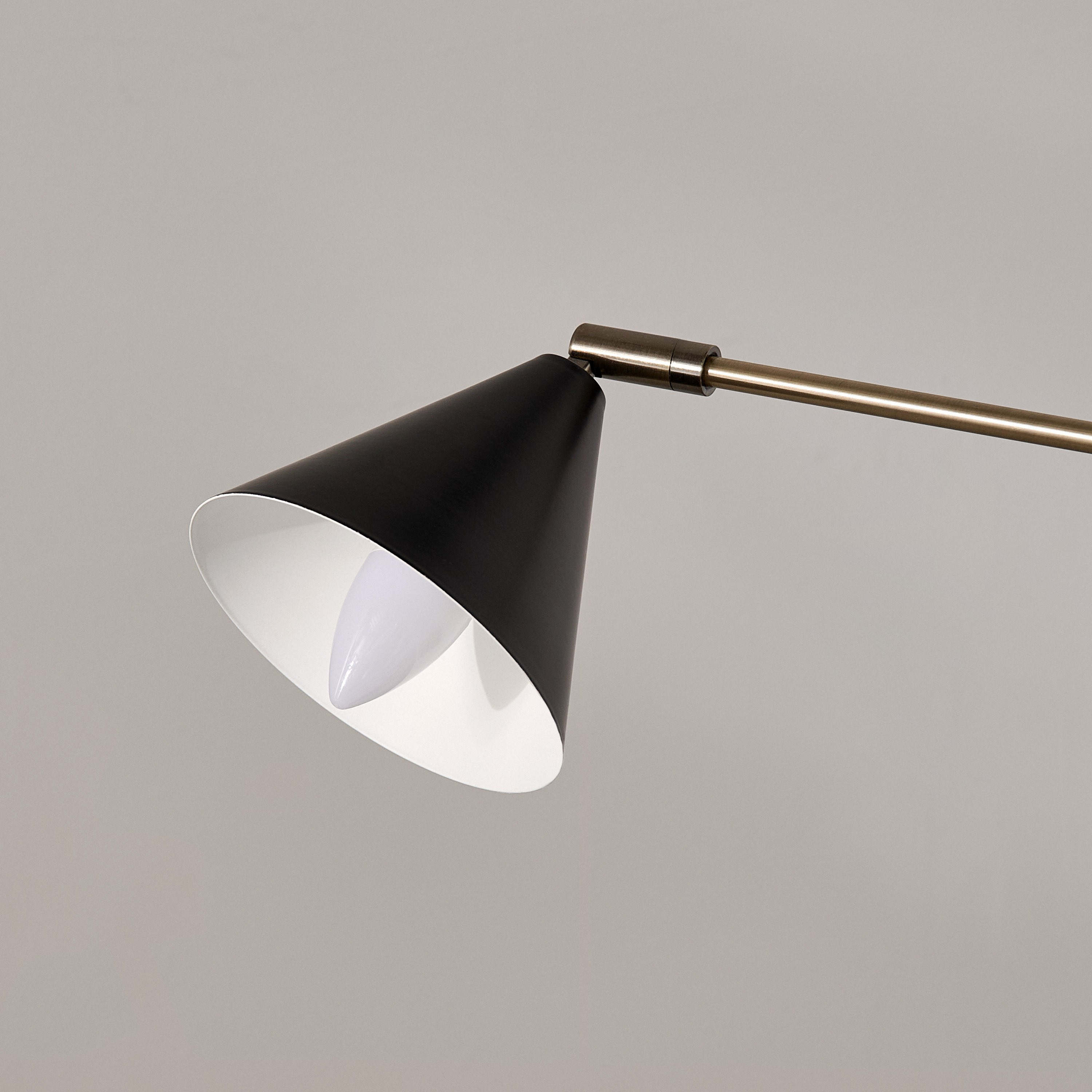 مصباح طاولة معدن من تايلر - 46x16x51 سم-hbxbedroom-lighting-tablelamps-image-3