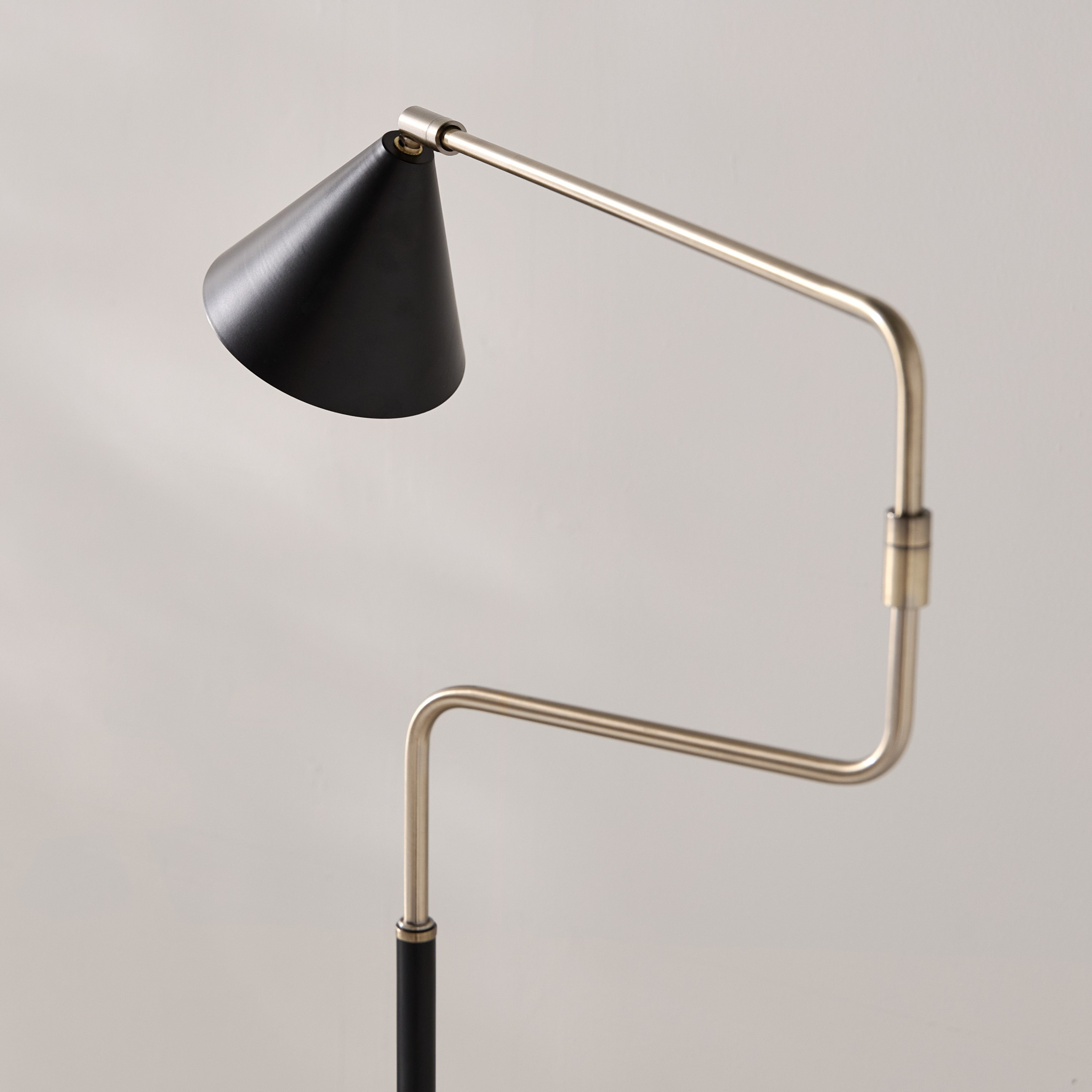 مصباح أرضي بفرش نحاس من تايلر - 51x23x152 سم-hbxhomeware-hbxlivingroom-image-3