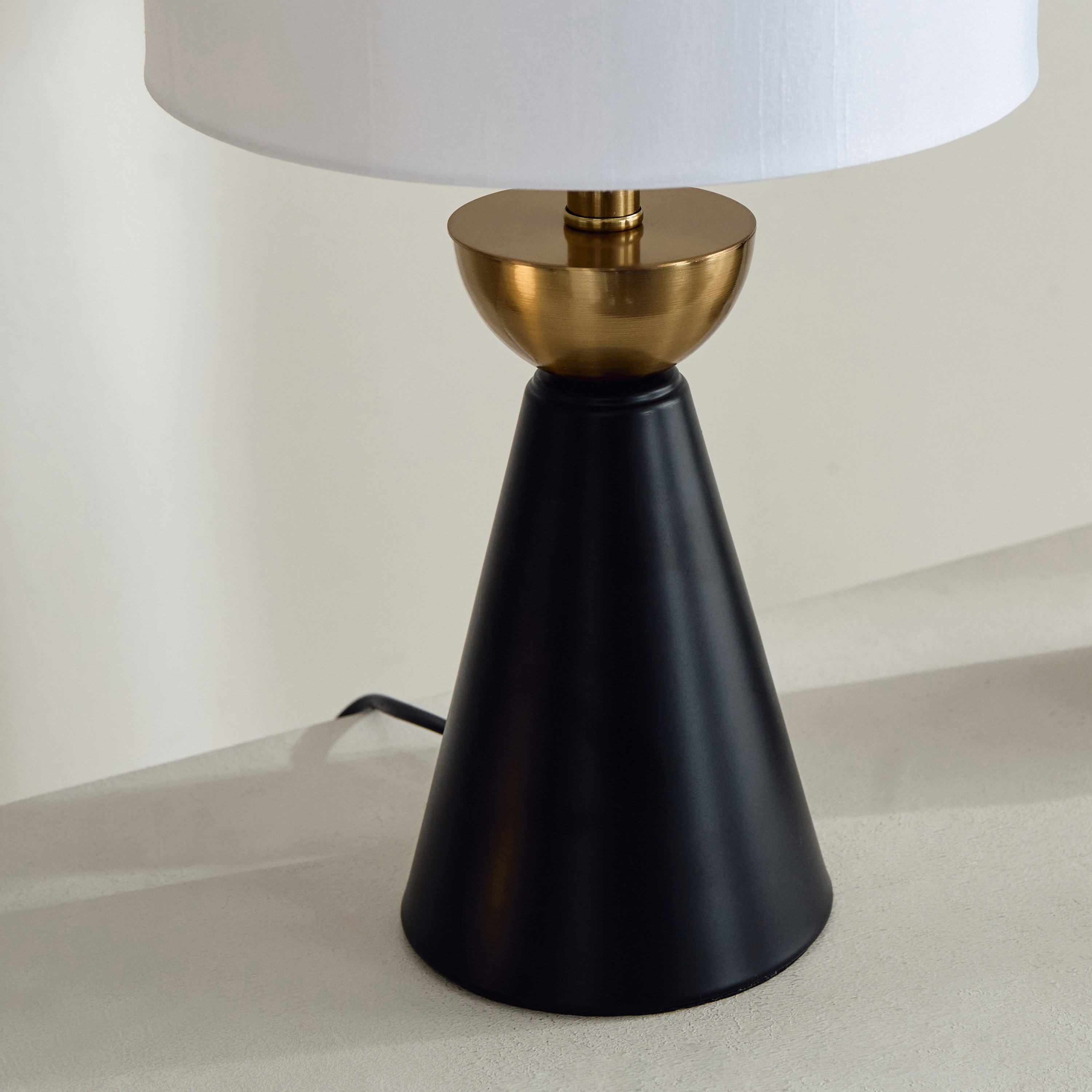 طقم مصابيح طاولة معدن من قطعتين من رولينز - 23x42 سم-hbxbedroom-lighting-tablelamps-image-4
