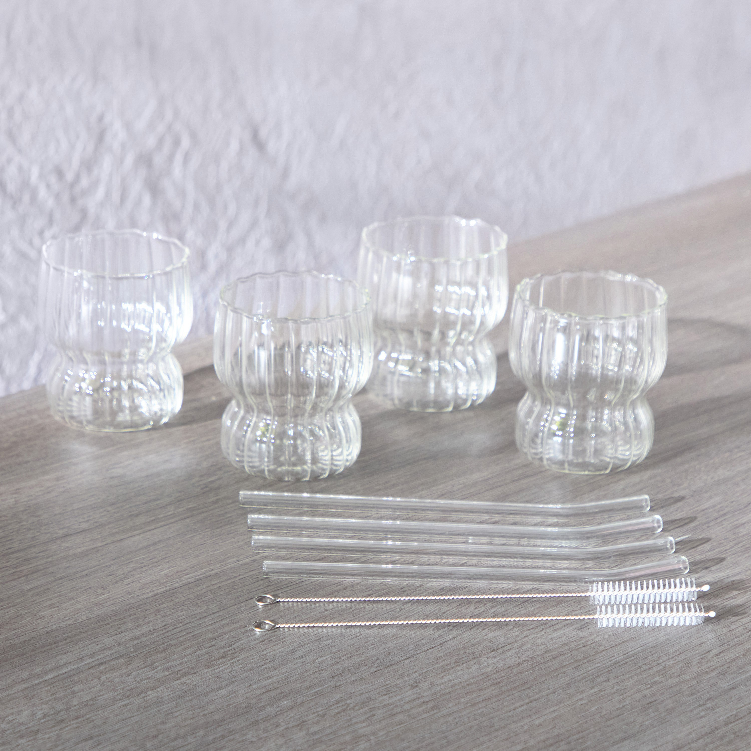 طقم أكواب شرب مموجة مع قشّات بوروسيليكات 4 قطع من زين - 320 مل-hbxhomeware-hbxkitchen-image-2