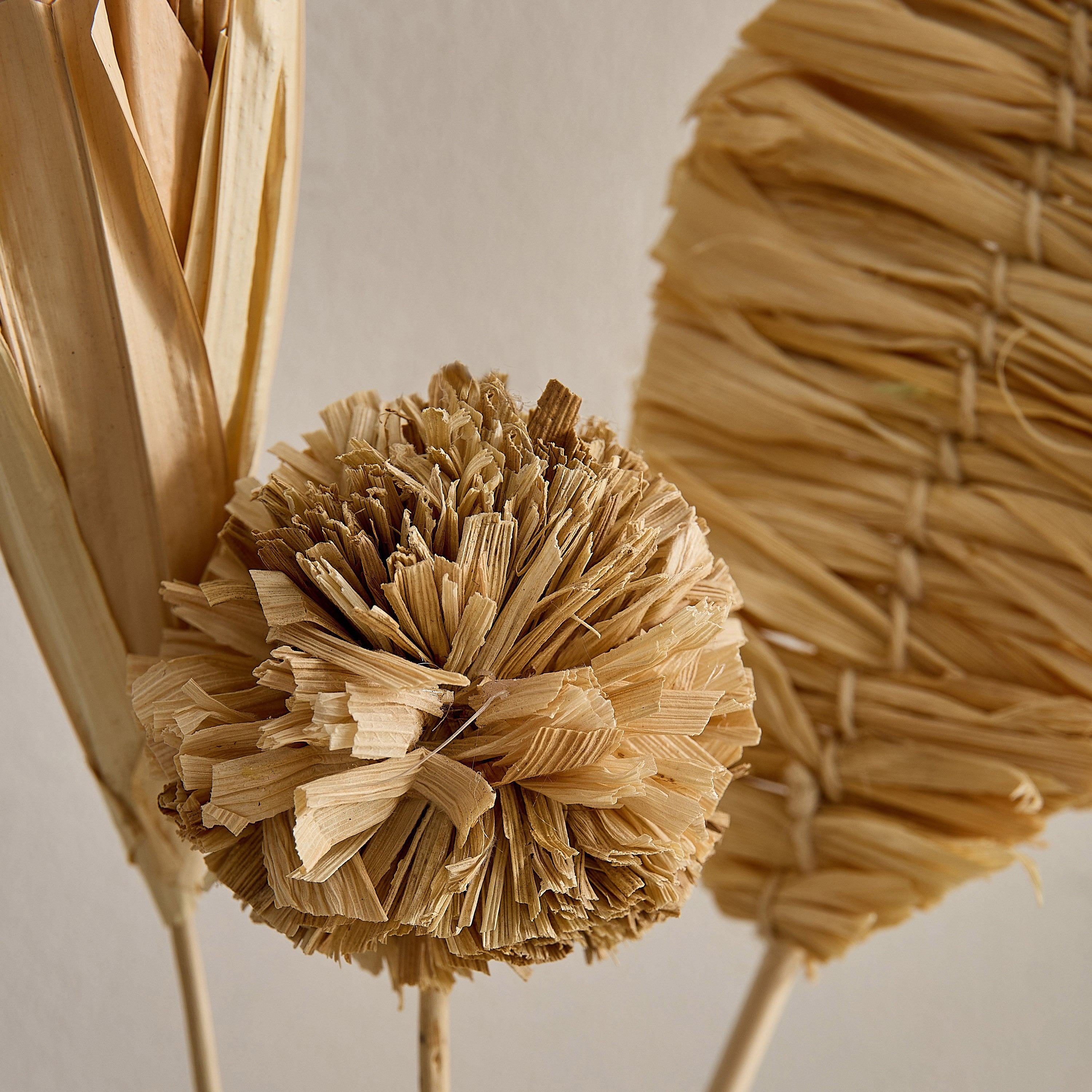 باقة زهور مايزي وأوراق شجر من سينا-hbxdecorandfurnishings-homeaccessories-artificialflowersandplants-image-3