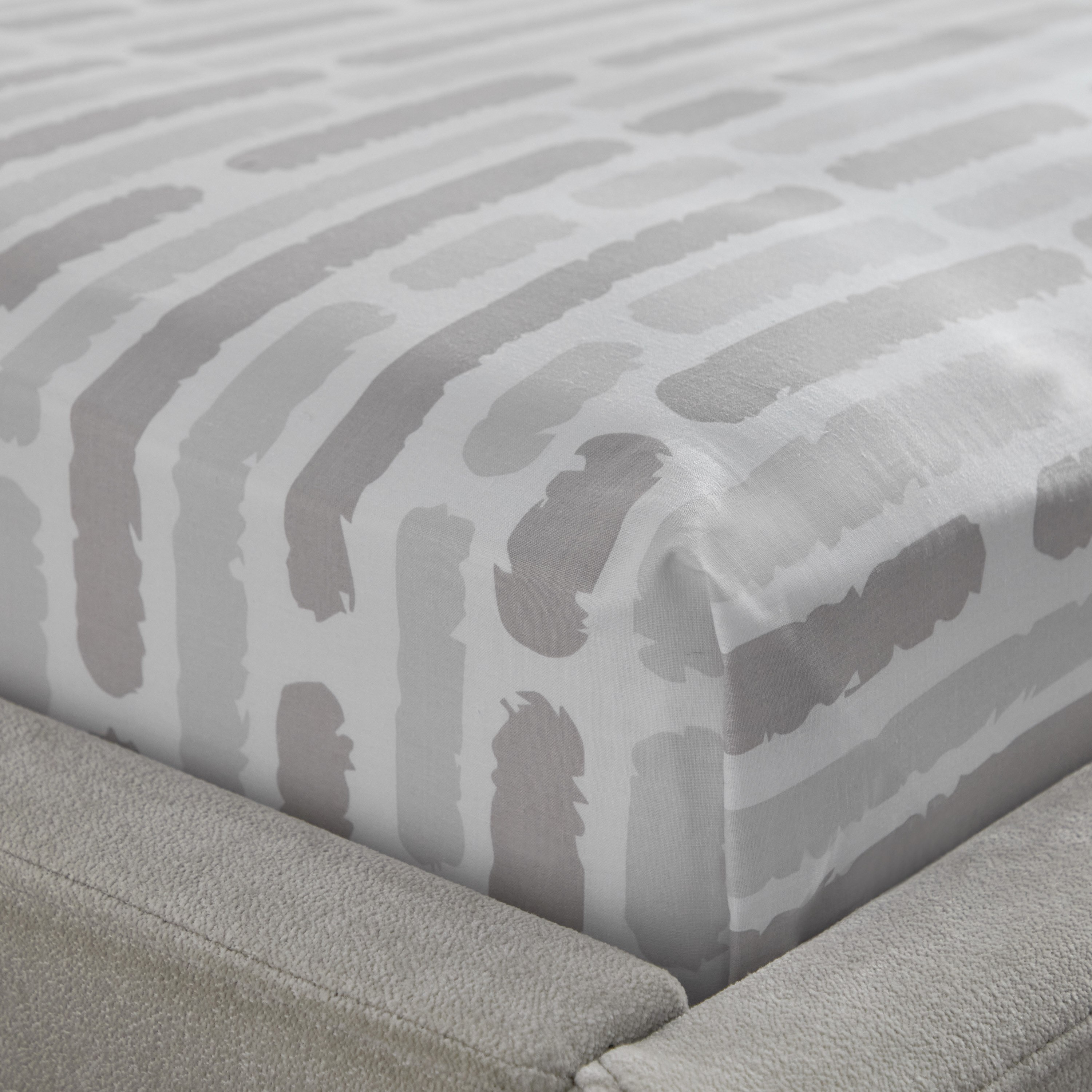 شرشف مسطح كينج بولي قطن باري من ألبانيا - 240x260 سم-hbxhomeware-hbxbedroom-image-1