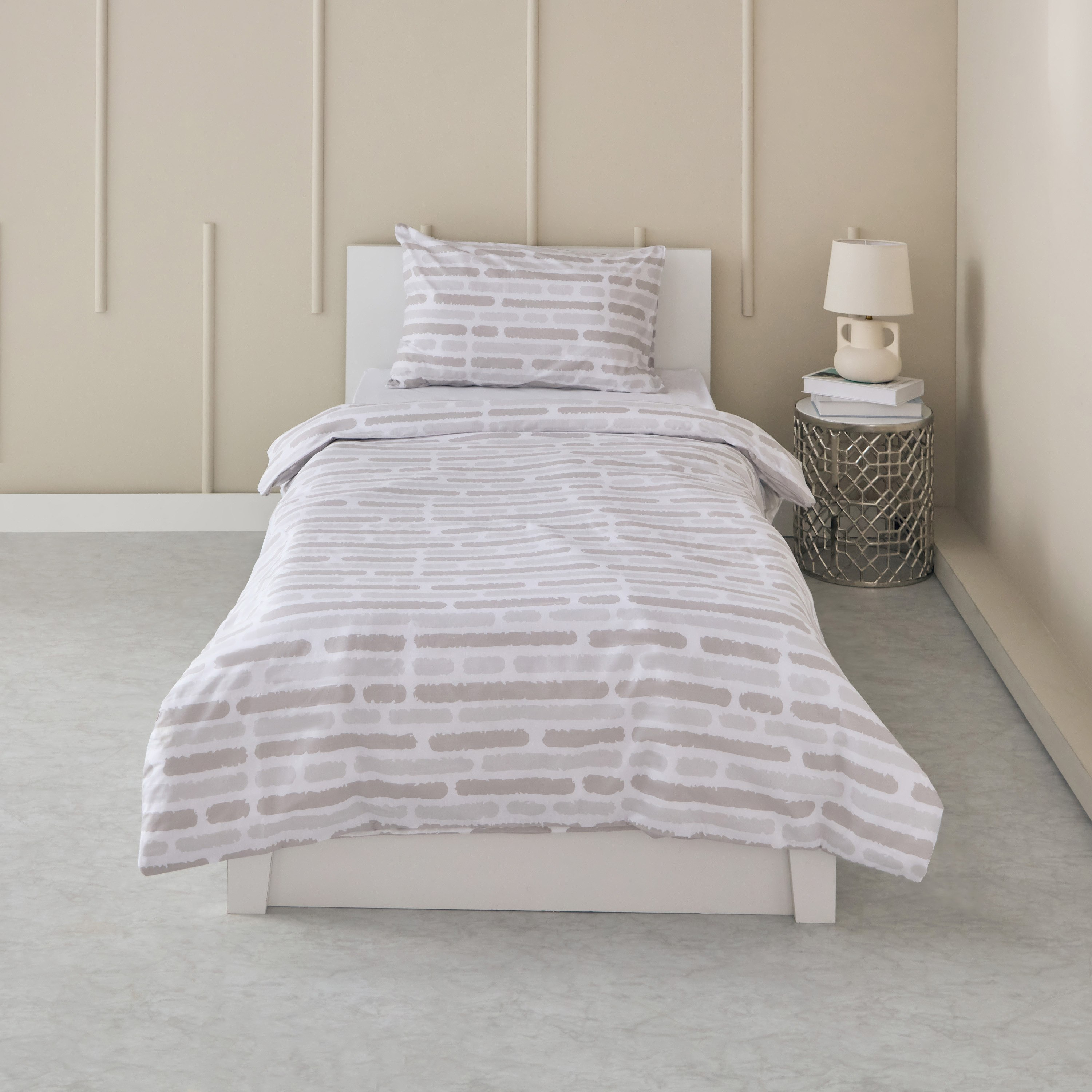 طقم غطاء لحاف بولي قطن فردي قطعتين بطبعات باري من ألبانيا - 135x200 سم-hbxhomeware-hbxbedroom-image-3