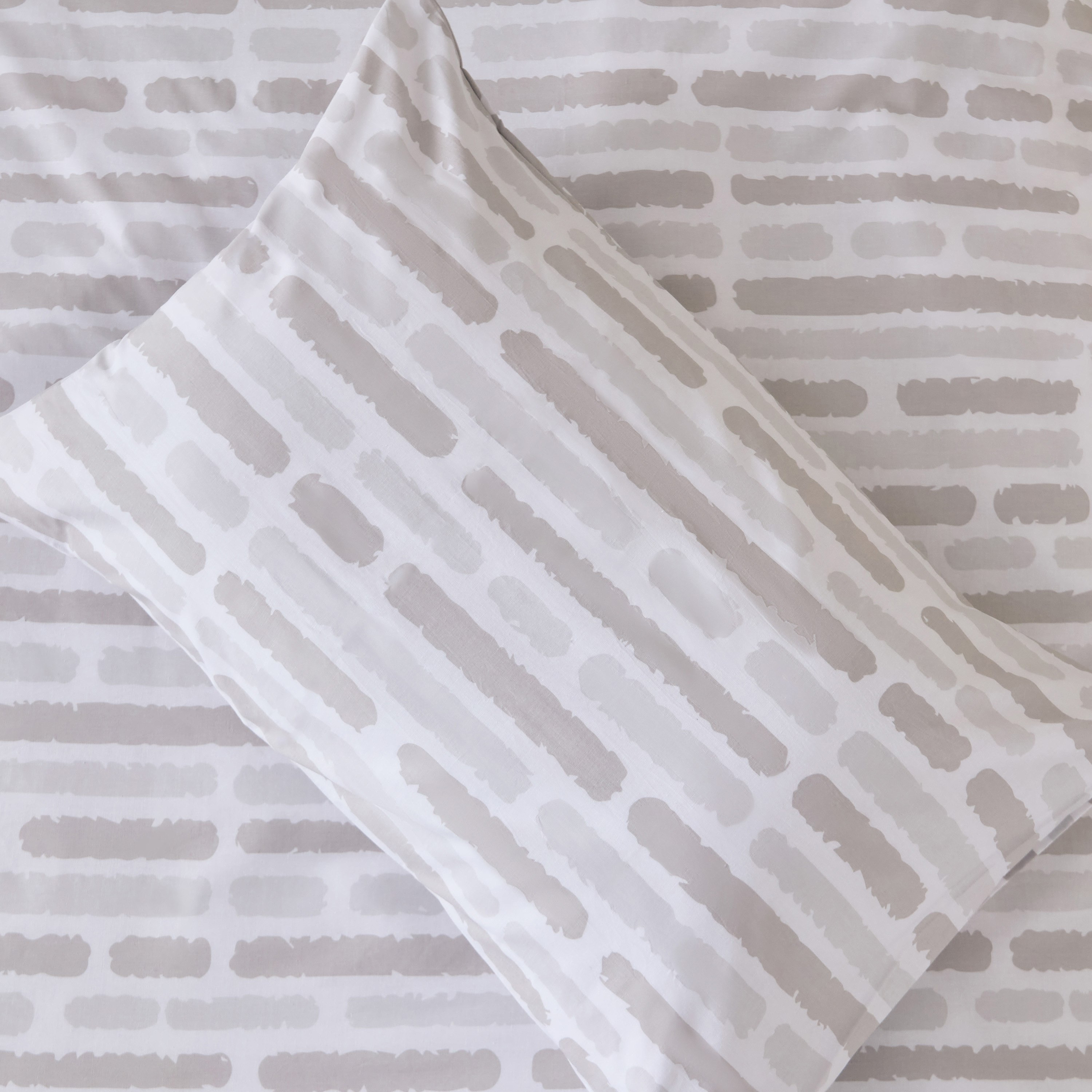 طقم غطاء لحاف بولي قطن فردي قطعتين بطبعات باري من ألبانيا - 135x200 سم-hbxhomeware-hbxbedroom-image-6