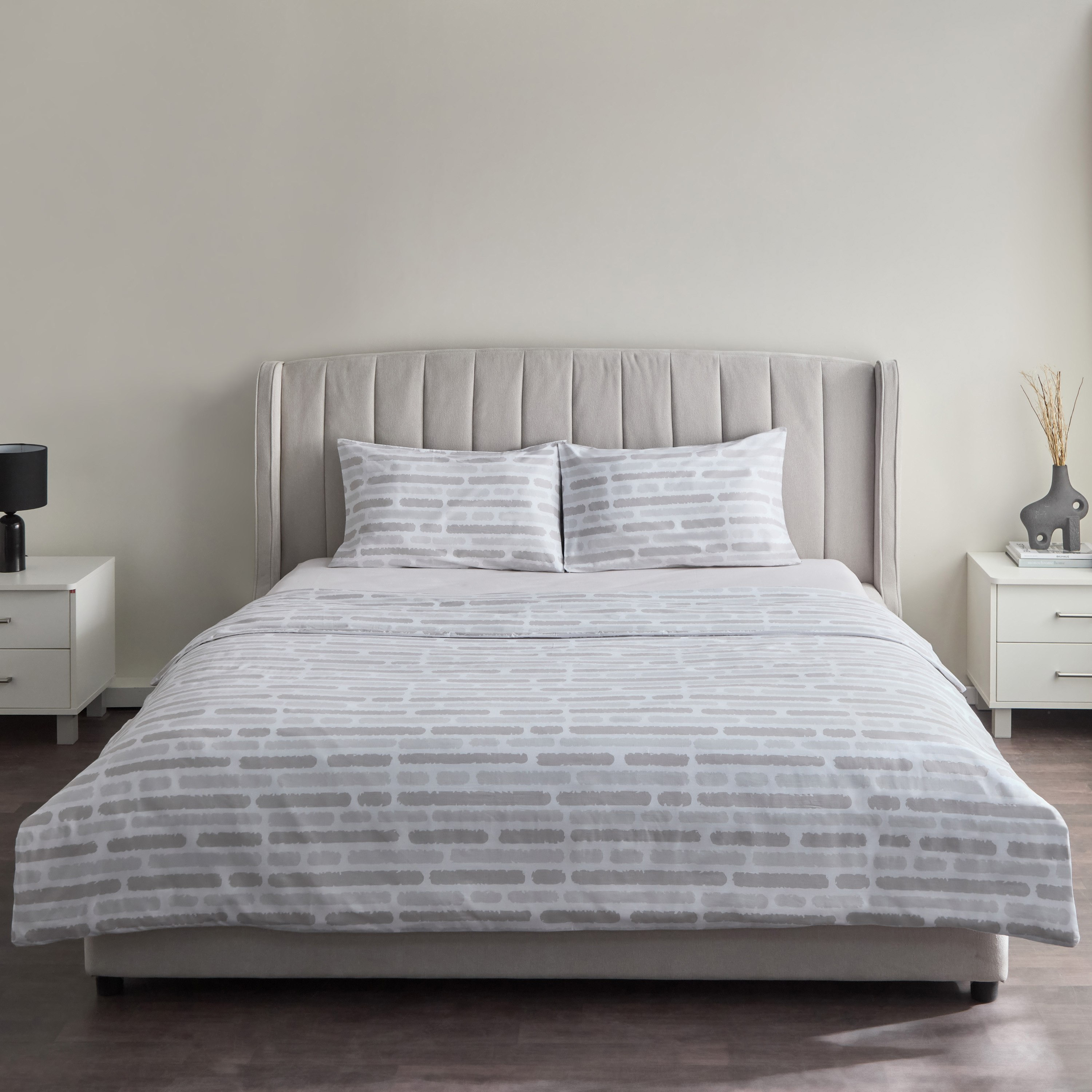 طقم غطاء لحاف كوين/ كينج 3 قطع من البولي قطن بطبعات باري من ألبانيا - 220x220 سم-hbxhomeware-hbxbedroom-image-3