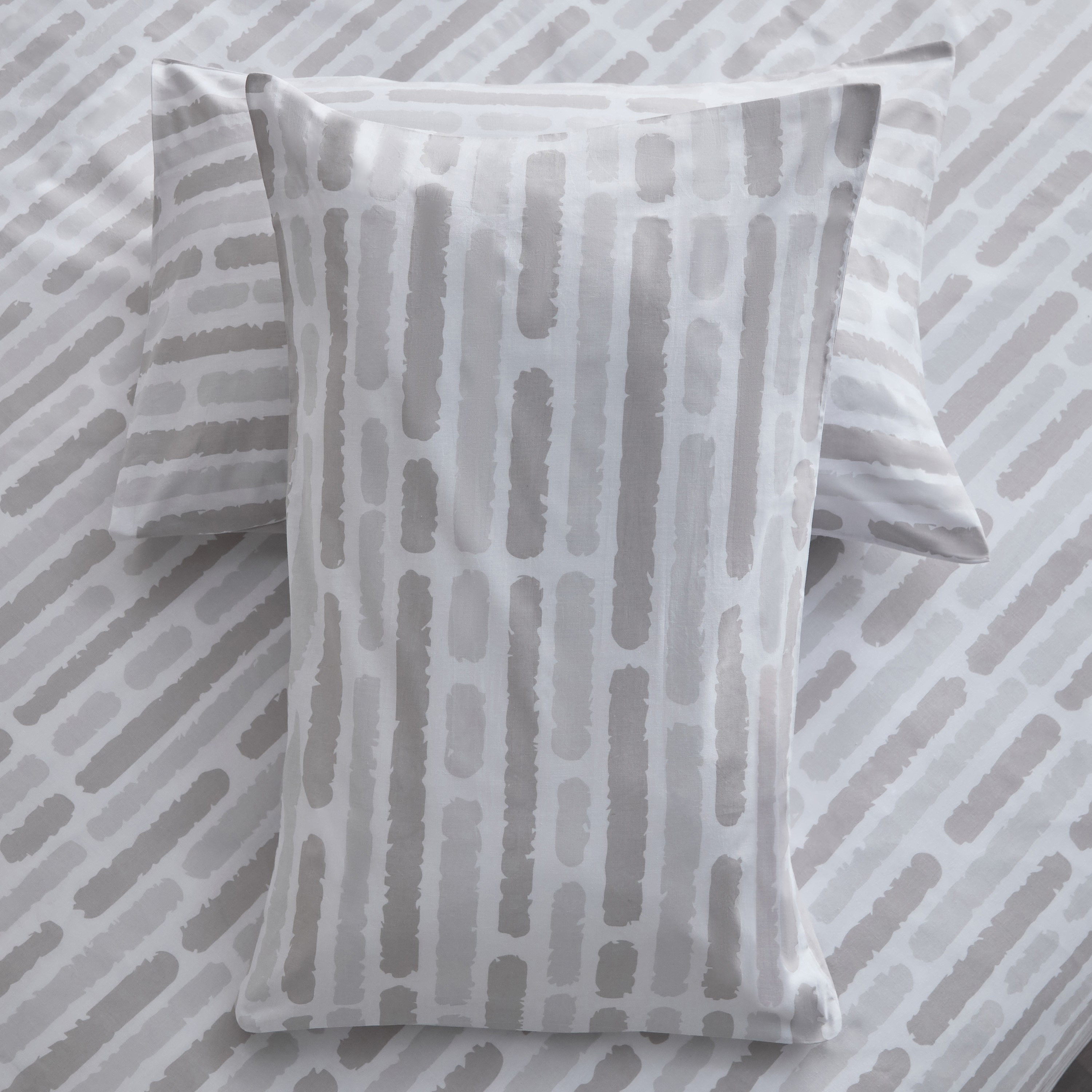 طقم غطاء لحاف كوين/ كينج 3 قطع من البولي قطن بطبعات باري من ألبانيا - 220x220 سم-hbxhomeware-hbxbedroom-image-6