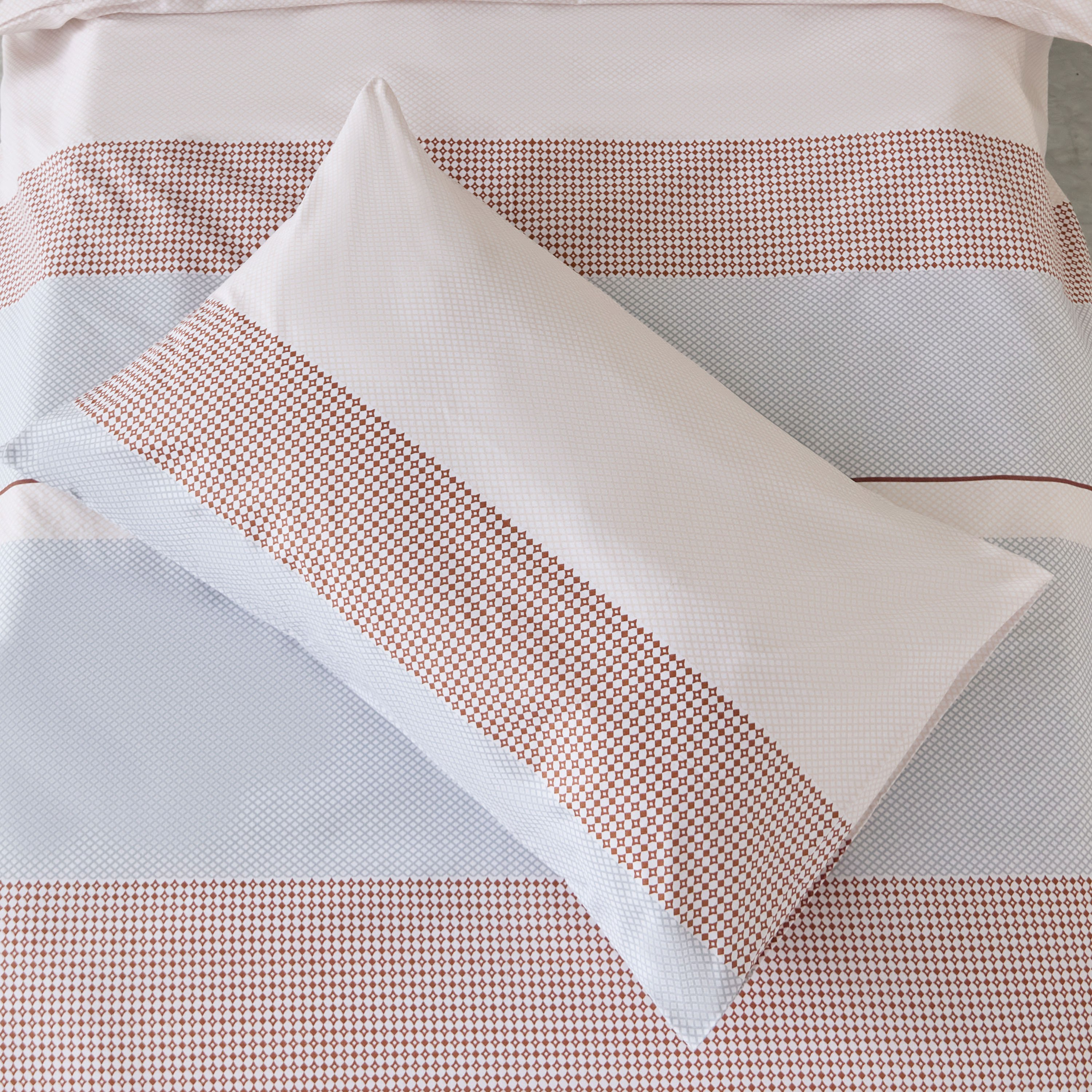 طقم غطاء لحاف فردي بولي قطن قطعتين بطبعات جنوة من ألبانيا - 135x200 سم-hbxhomeware-hbxbedroom-image-6
