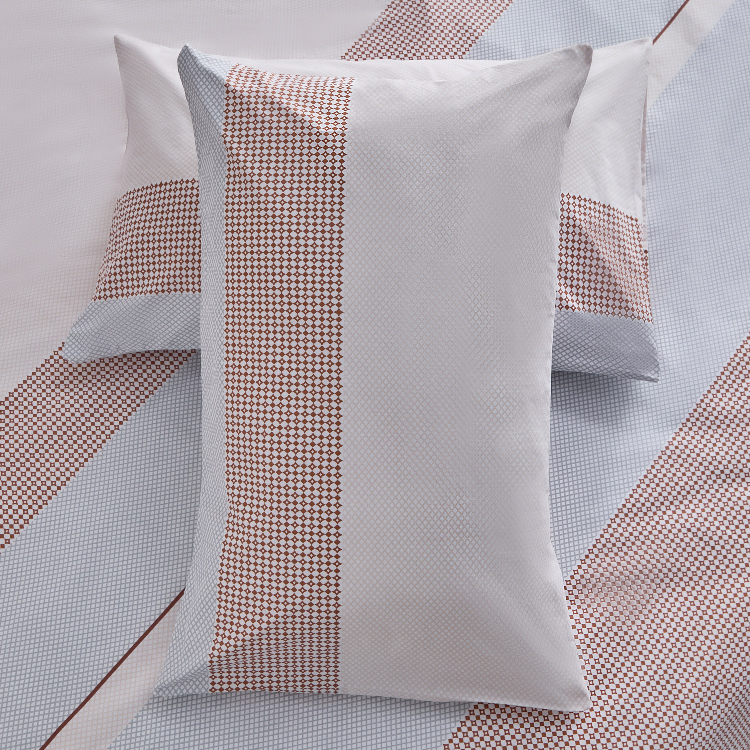 طقم غطاء لحاف كوين/ كينج 3 قطع من البولي قطن بطبعات جنوة من ألبانيا - 220x220 سم-hbxhomeware-hbxbedroom-image-6