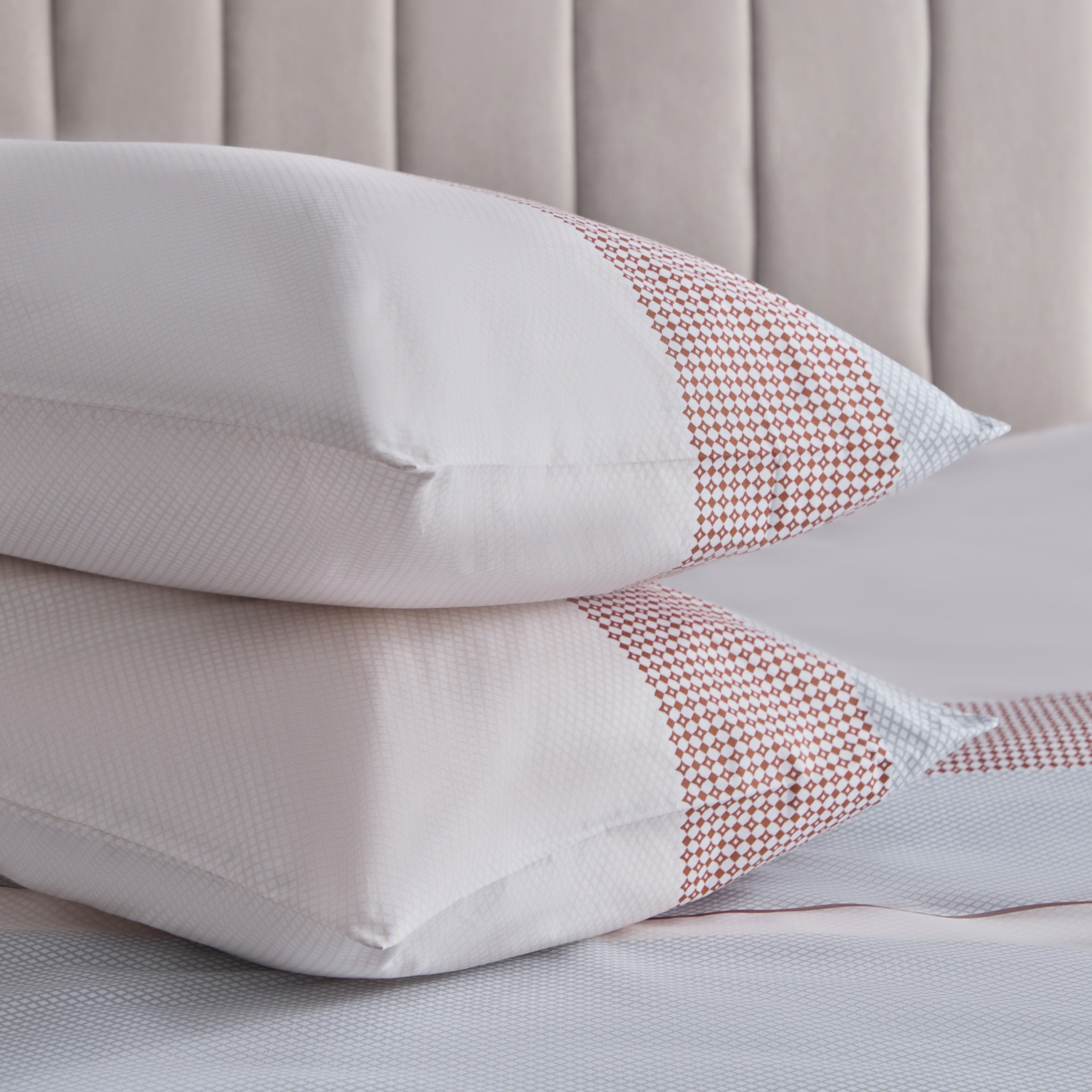 طقم غطاء لحاف كوين/ كينج 3 قطع من البولي قطن بطبعات جنوة من ألبانيا - 220x220 سم-hbxhomeware-hbxbedroom-image-7