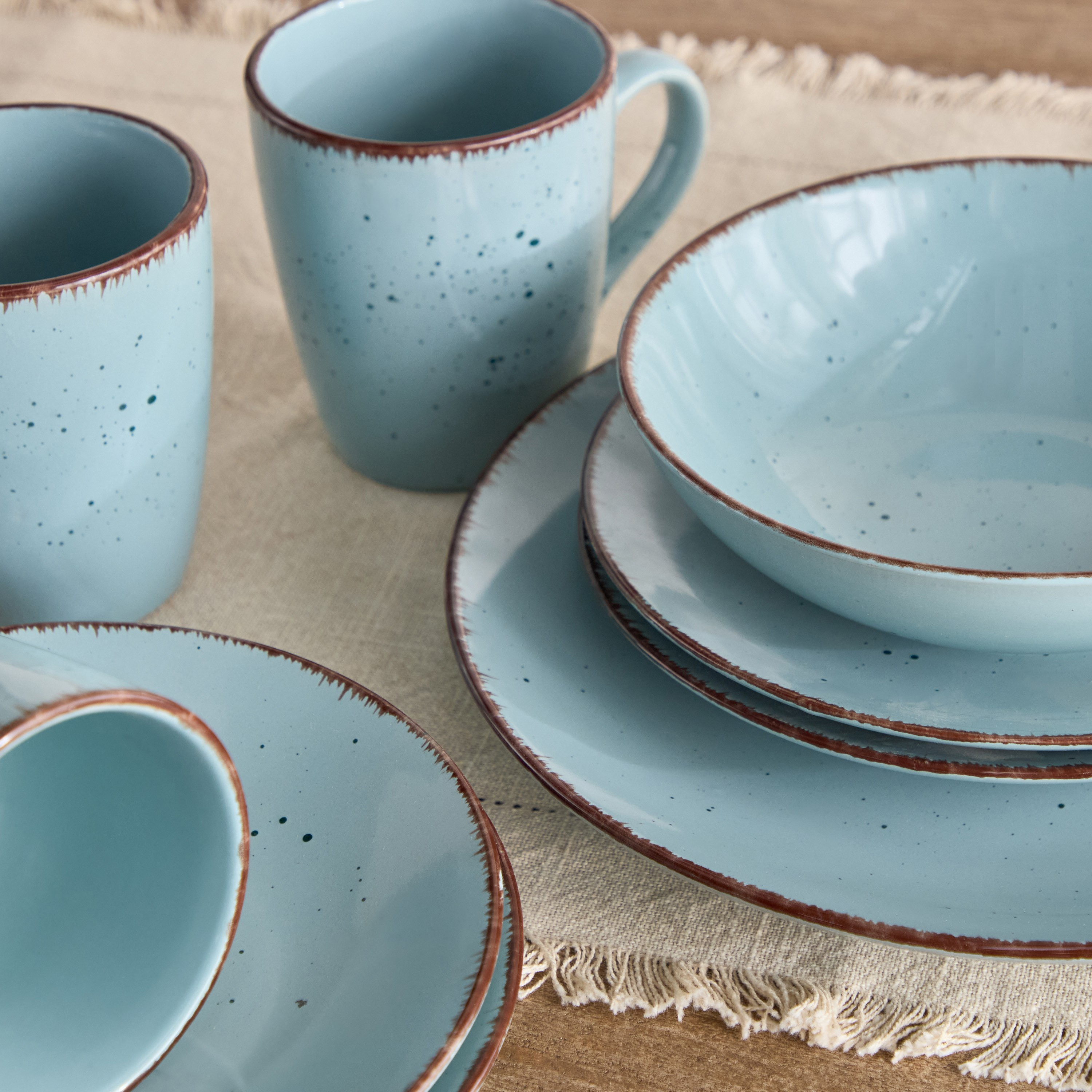 طقم عشاء 16 قطعة من الخزف الحجري من بيلا - 4 أشخاص-hbxhomeware-hbxkitchen-image-4