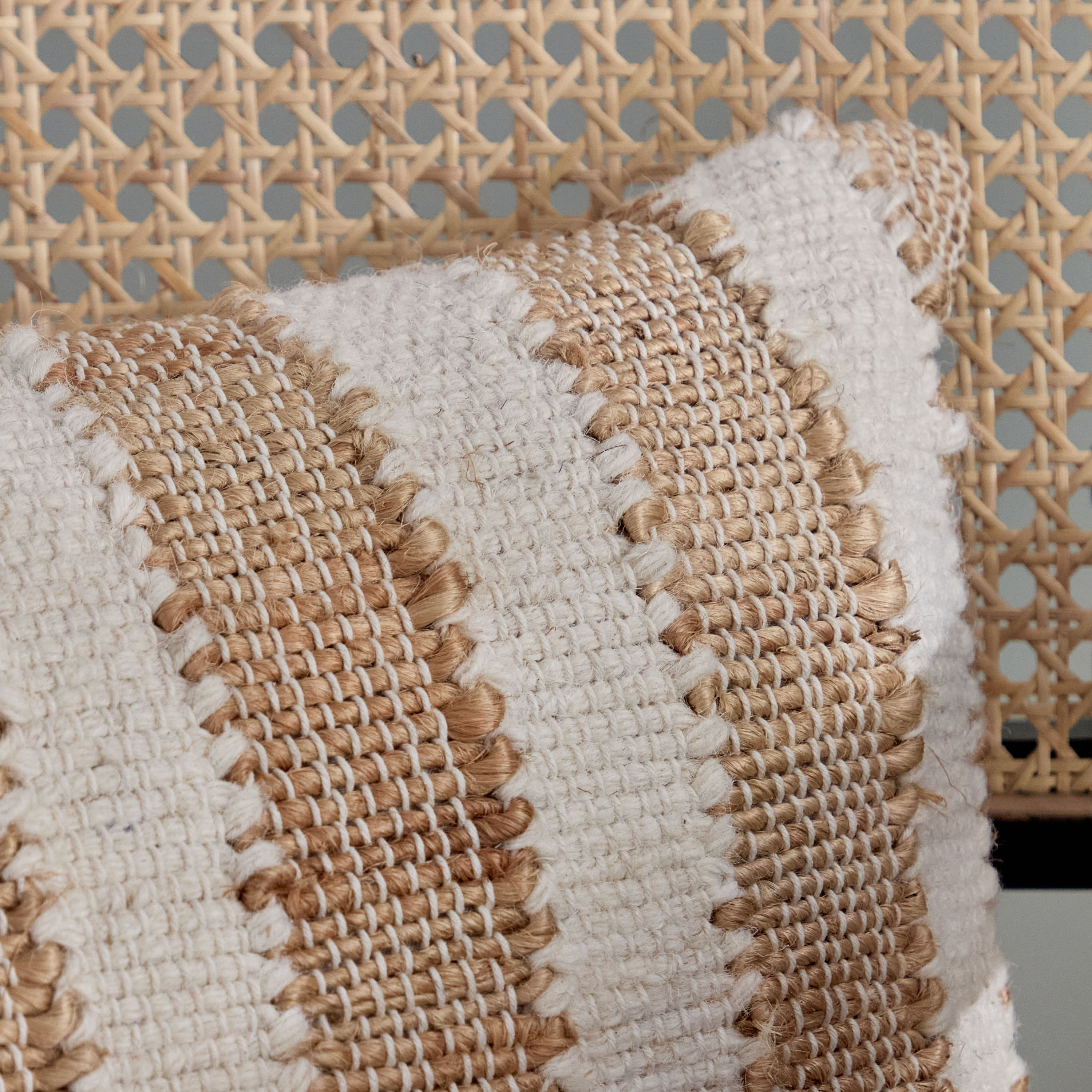 وسادة محشوة مخطّطة جوت من موزاييك- 30x50 سم-hbxhomeware-hbxbedroom-image-2
