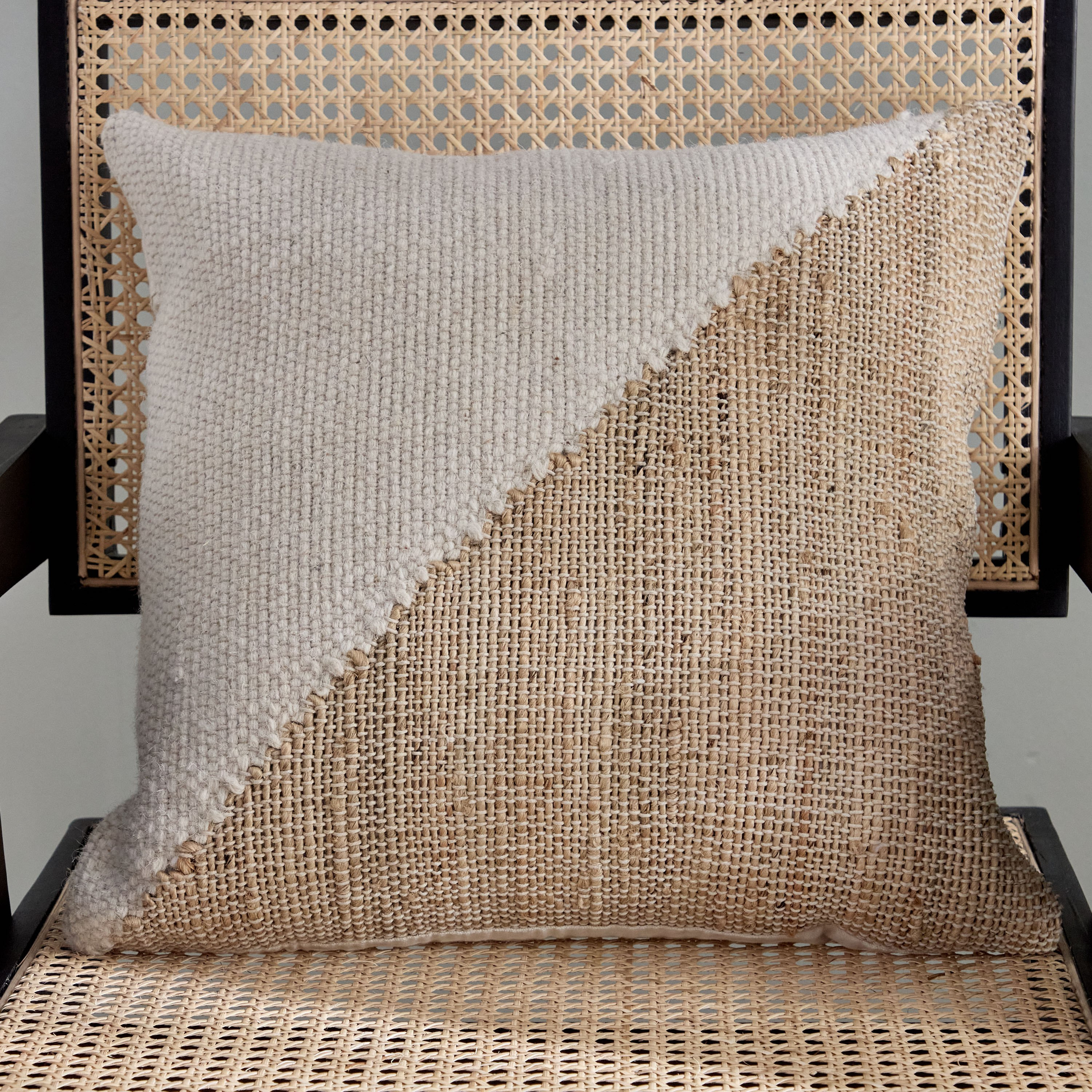 وسادة محشوة بشكل مائل جوت فسيفسائي - 45x45 سم-hbxhomeware-hbxbedroom-image-1