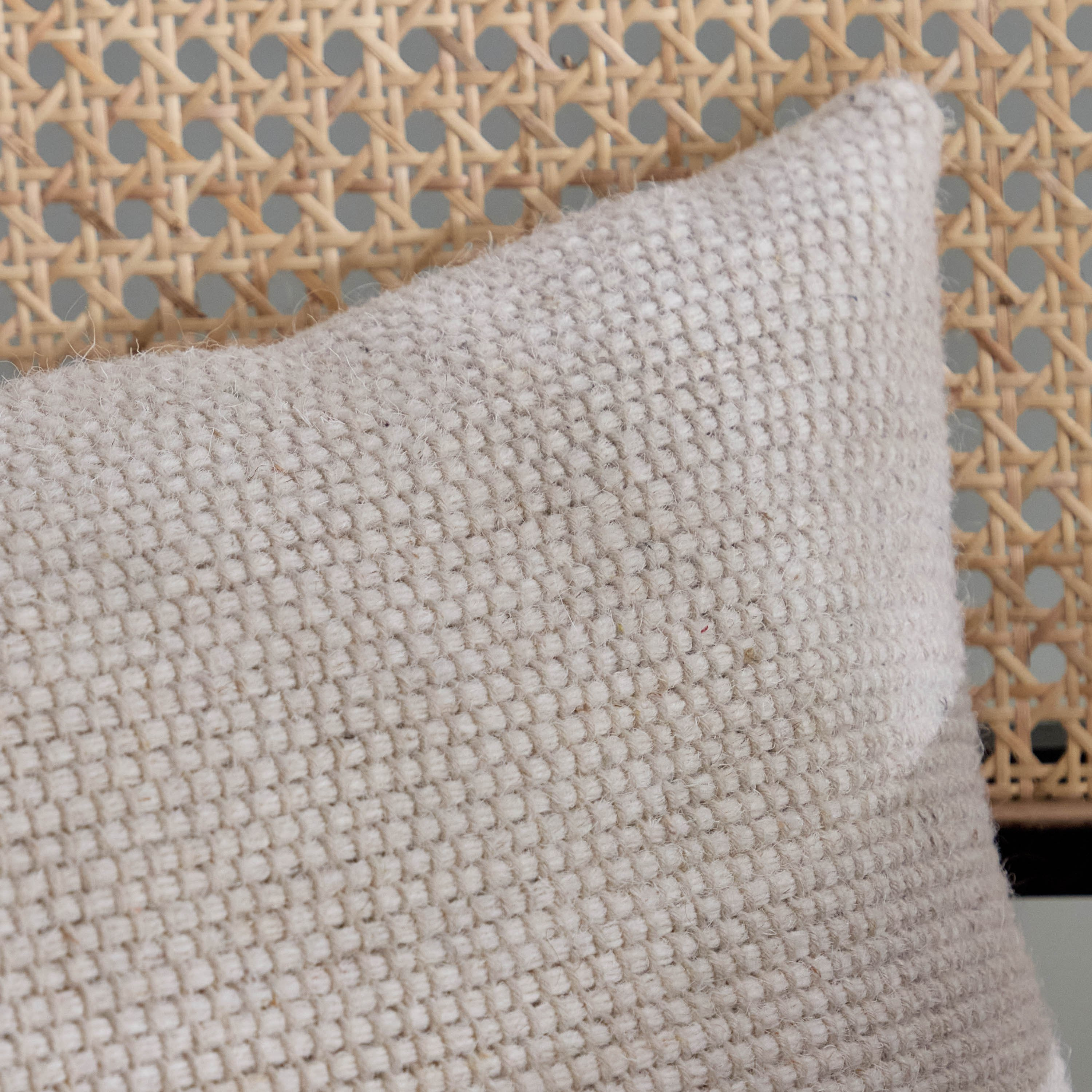 وسادة محشوة سادة من القطن والصوف من موزاييك - 30x50 سم-hbxhomeware-hbxbedroom-image-2