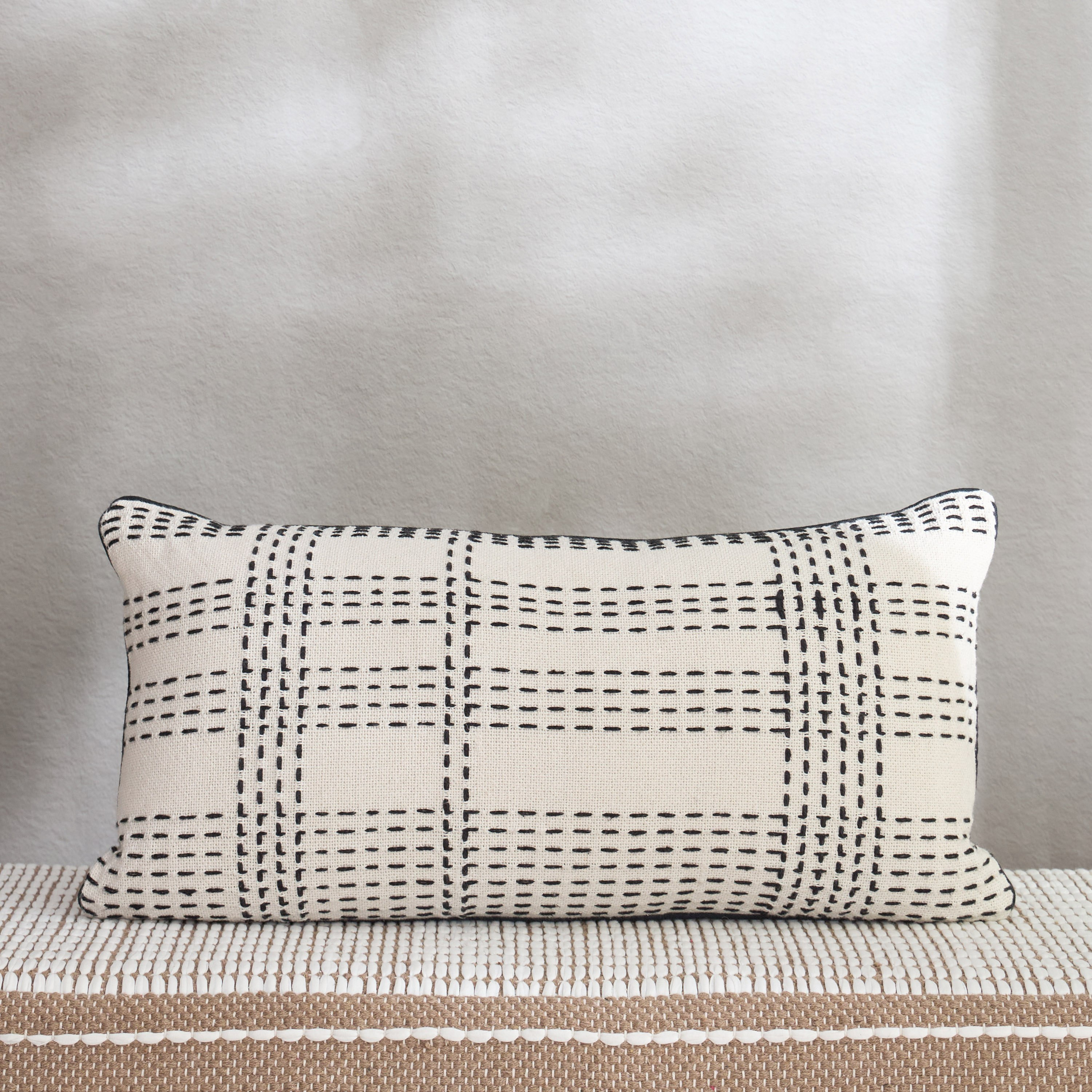 وسادة محشوة مخطّطة ومنقطة من بريزم - 30x60 سم-hbxhomeware-hbxbedroom-image-1