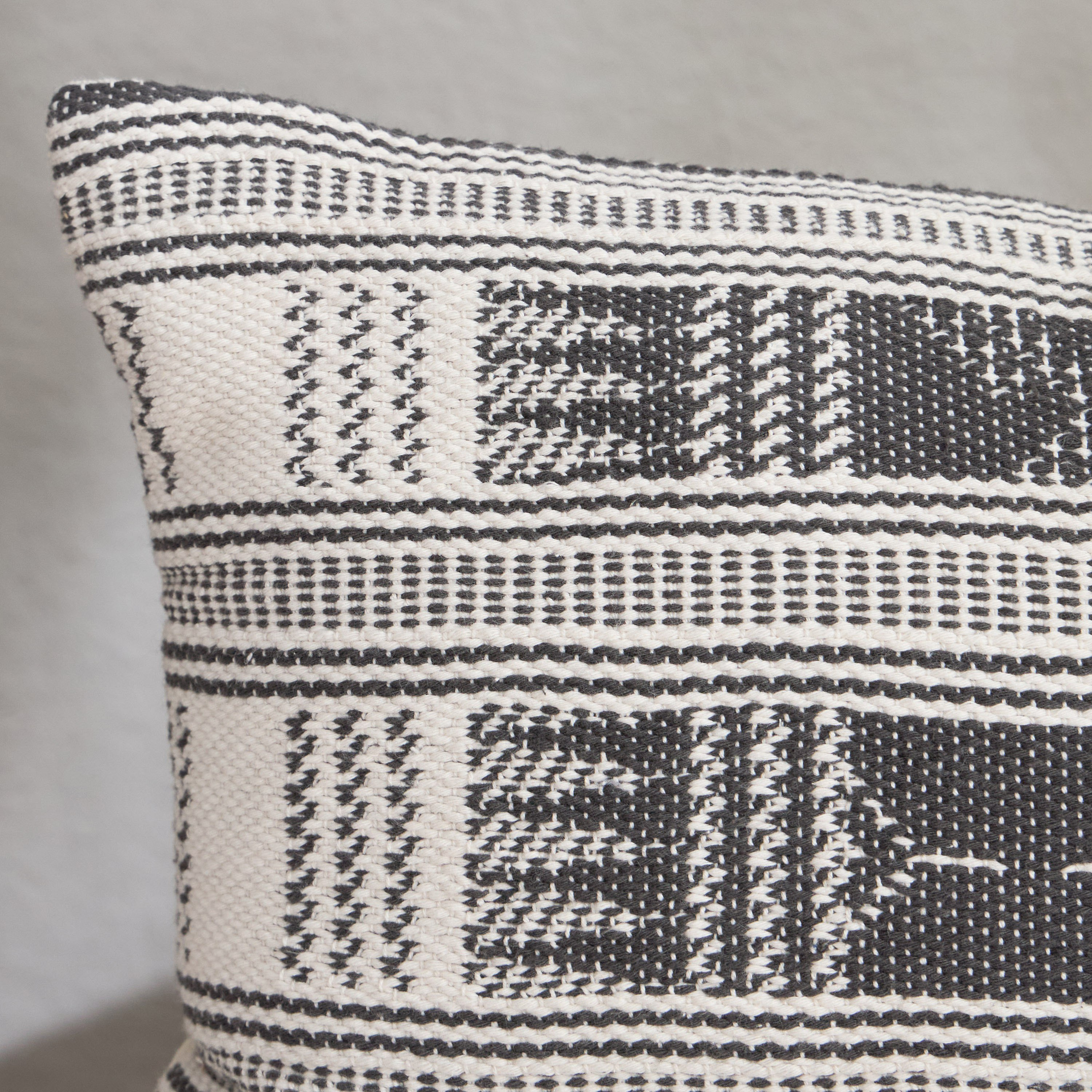 وسادة محشوة دايموند من بريزم - 30x60 سم-hbxhomeware-hbxbedroom-image-2