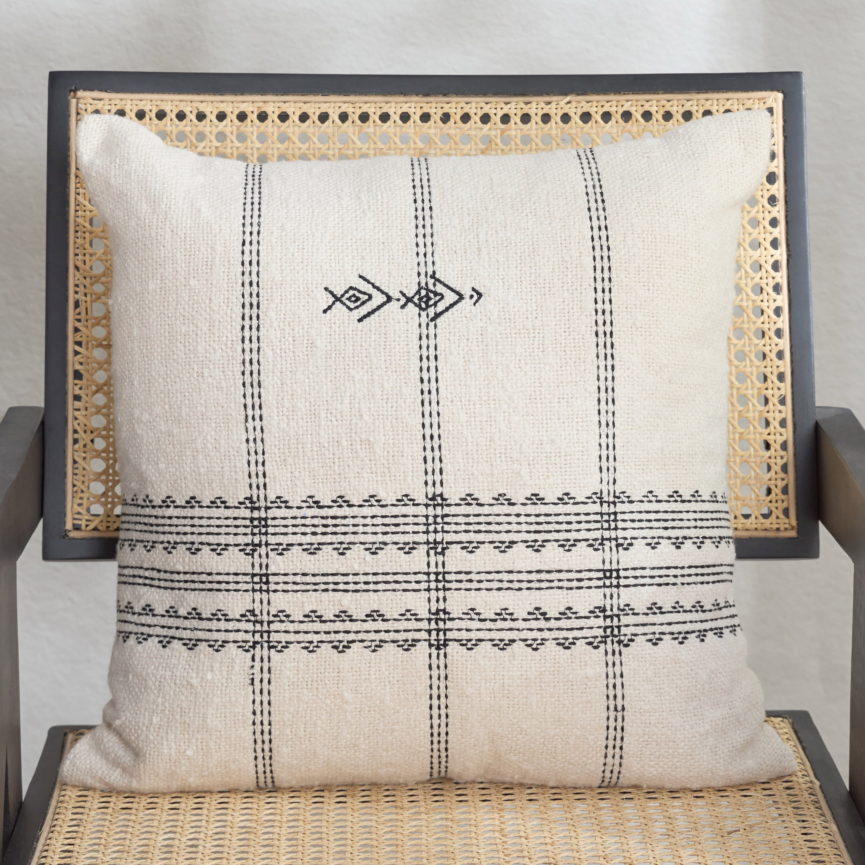 وسادة محشوة كاروهات من بريزم - 45x45 سم-hbxhomeware-hbxbedroom-image-1