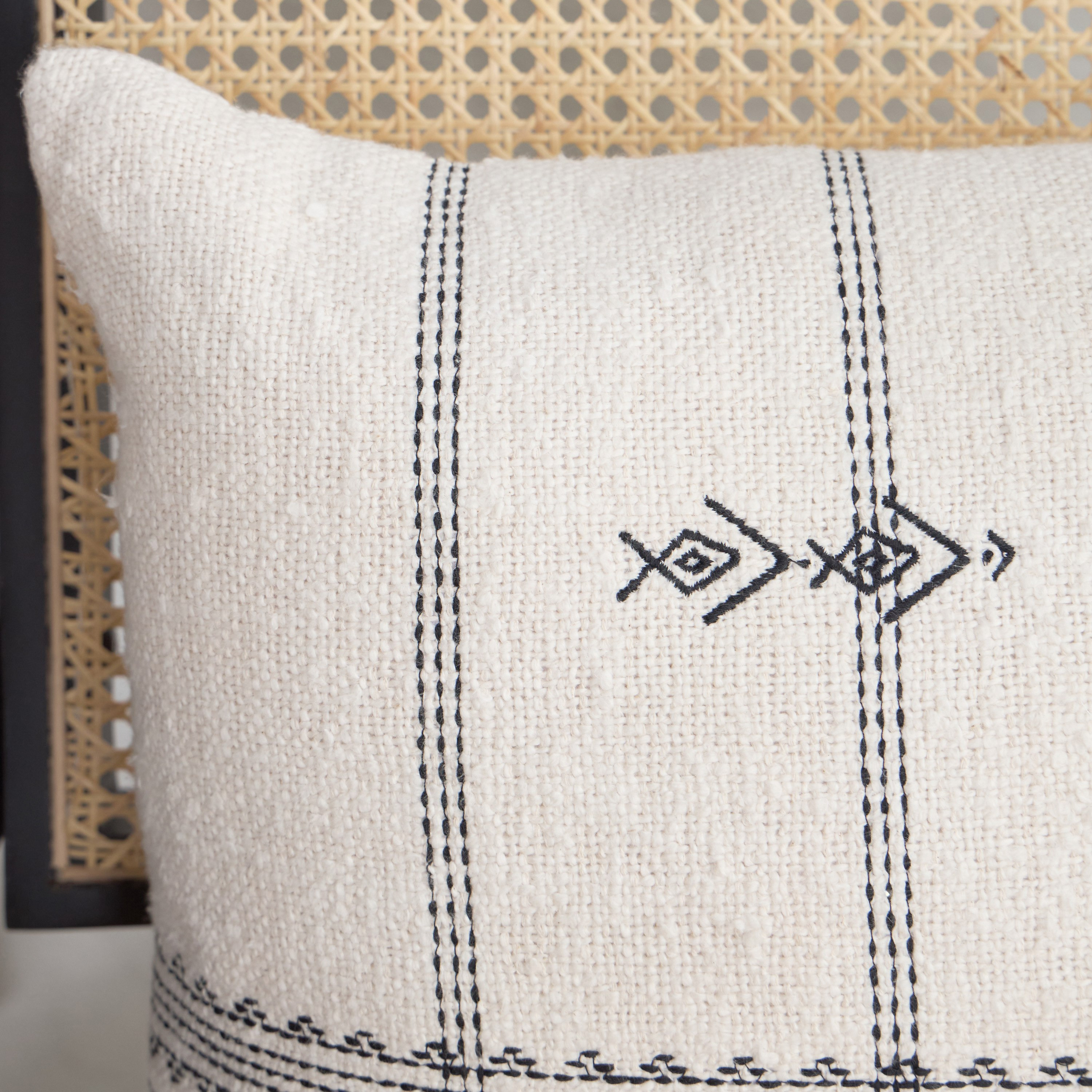وسادة محشوة كاروهات من بريزم - 45x45 سم-hbxhomeware-hbxbedroom-image-2