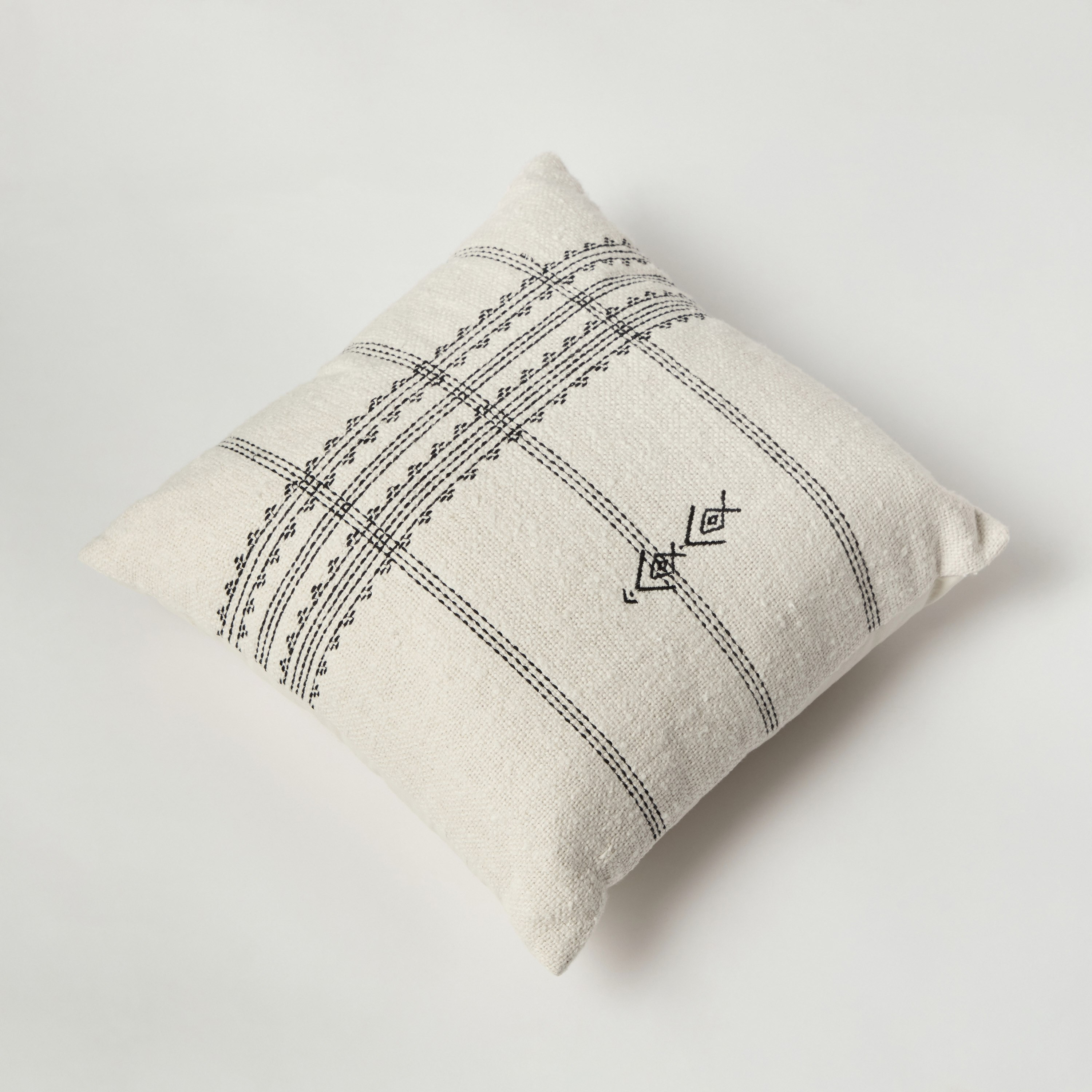 وسادة محشوة كاروهات من بريزم - 45x45 سم-hbxhomeware-hbxbedroom-image-5