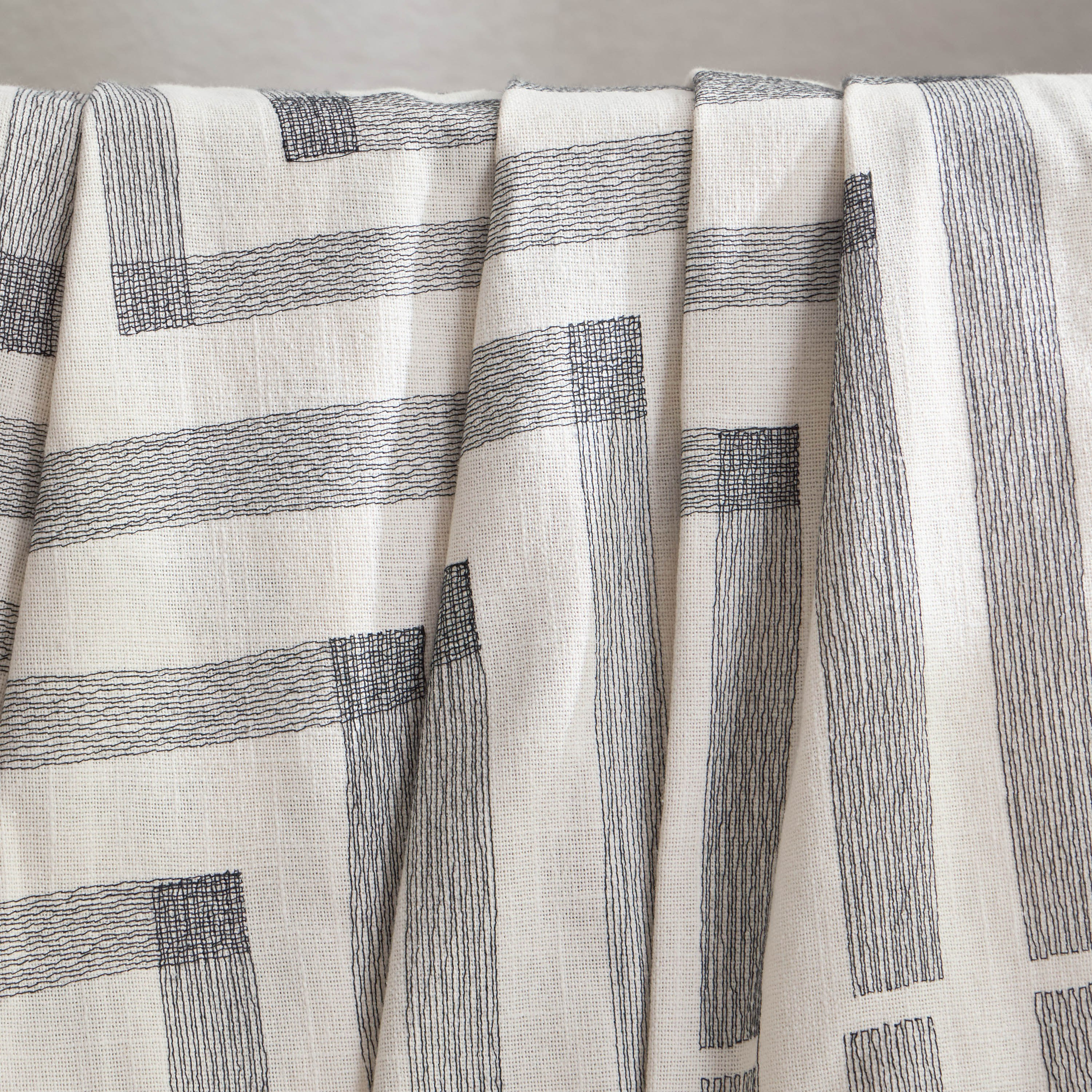 بطانية خفيفة بطبعات تجريدية من بريزم - 130x170 سم-hbxhomeware-hbxbedroom-image-2