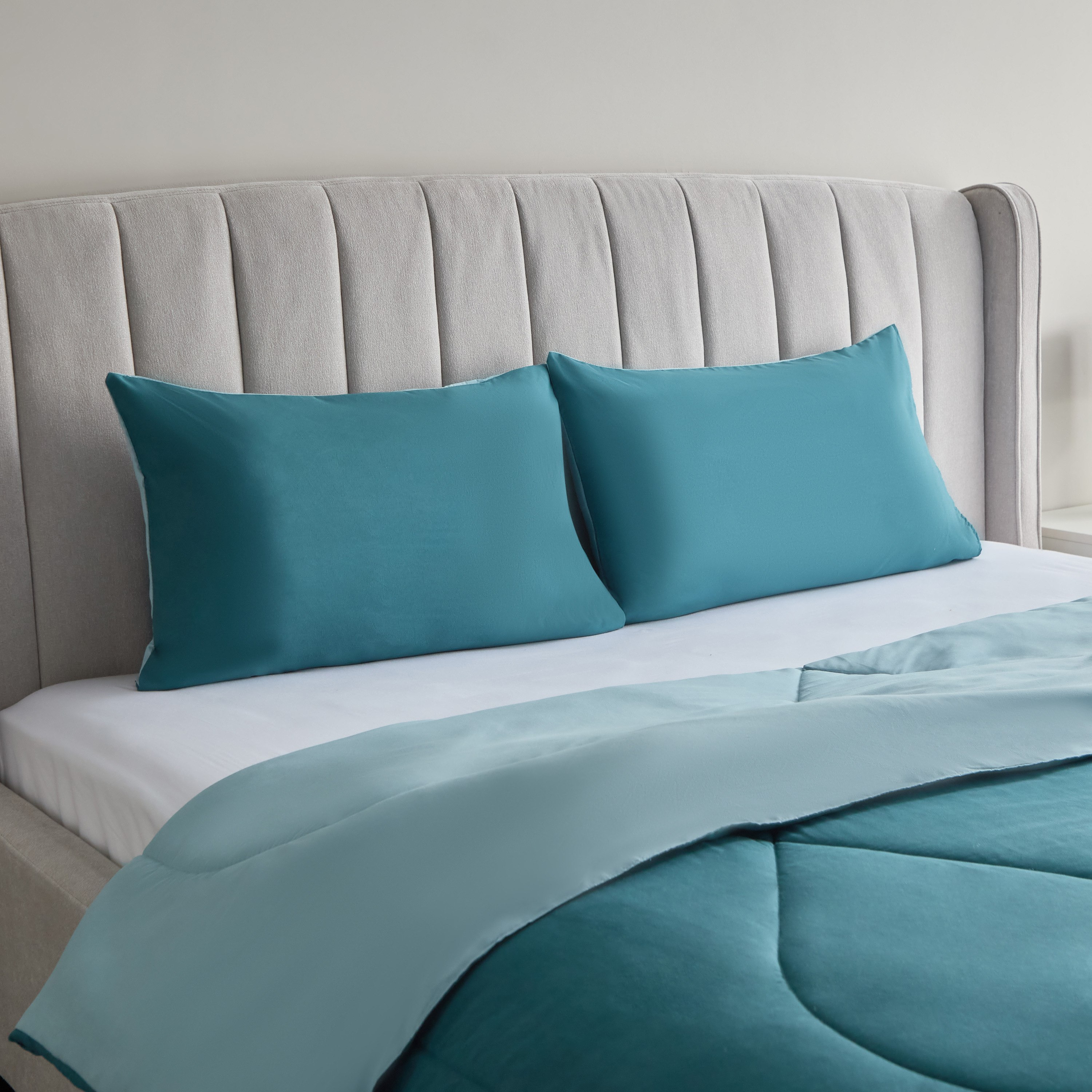 طقم لحاف كوين من الألياف الدقيقة يستخدم على الوجهين 3 قطع من ديربي- 200x230 سم-hbxhomeware-hbxbedroom-image-1
