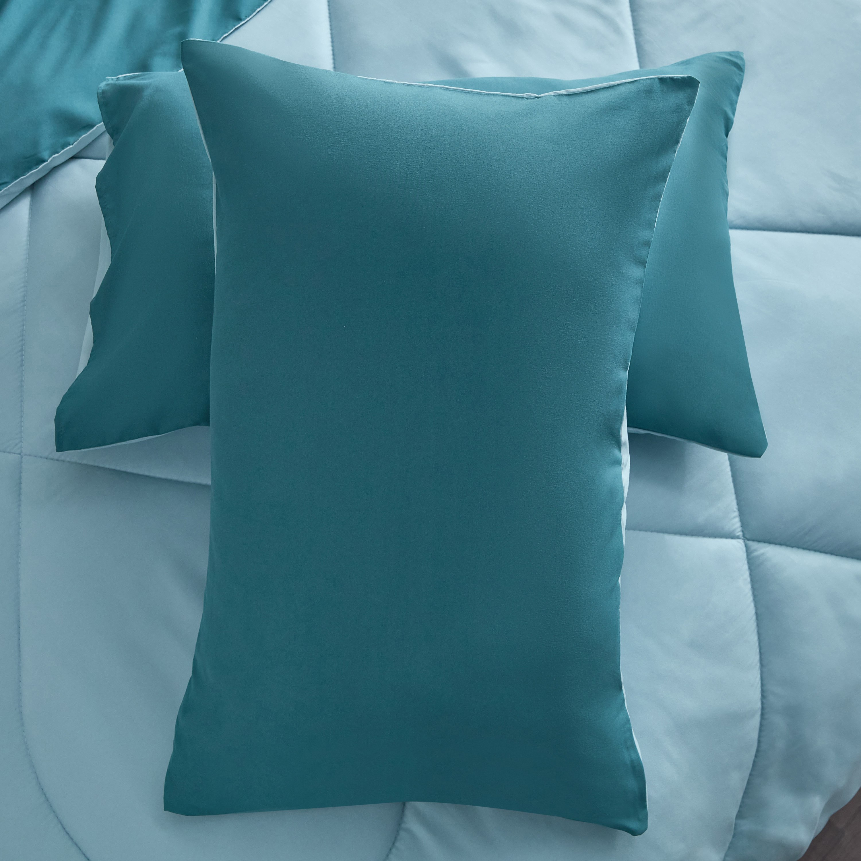 طقم لحاف كينج من الألياف الدقيقة يستخدم على الوجهين 3 قطع من ديربي - 220x240 سم-hbxhomeware-hbxbedroom-image-7