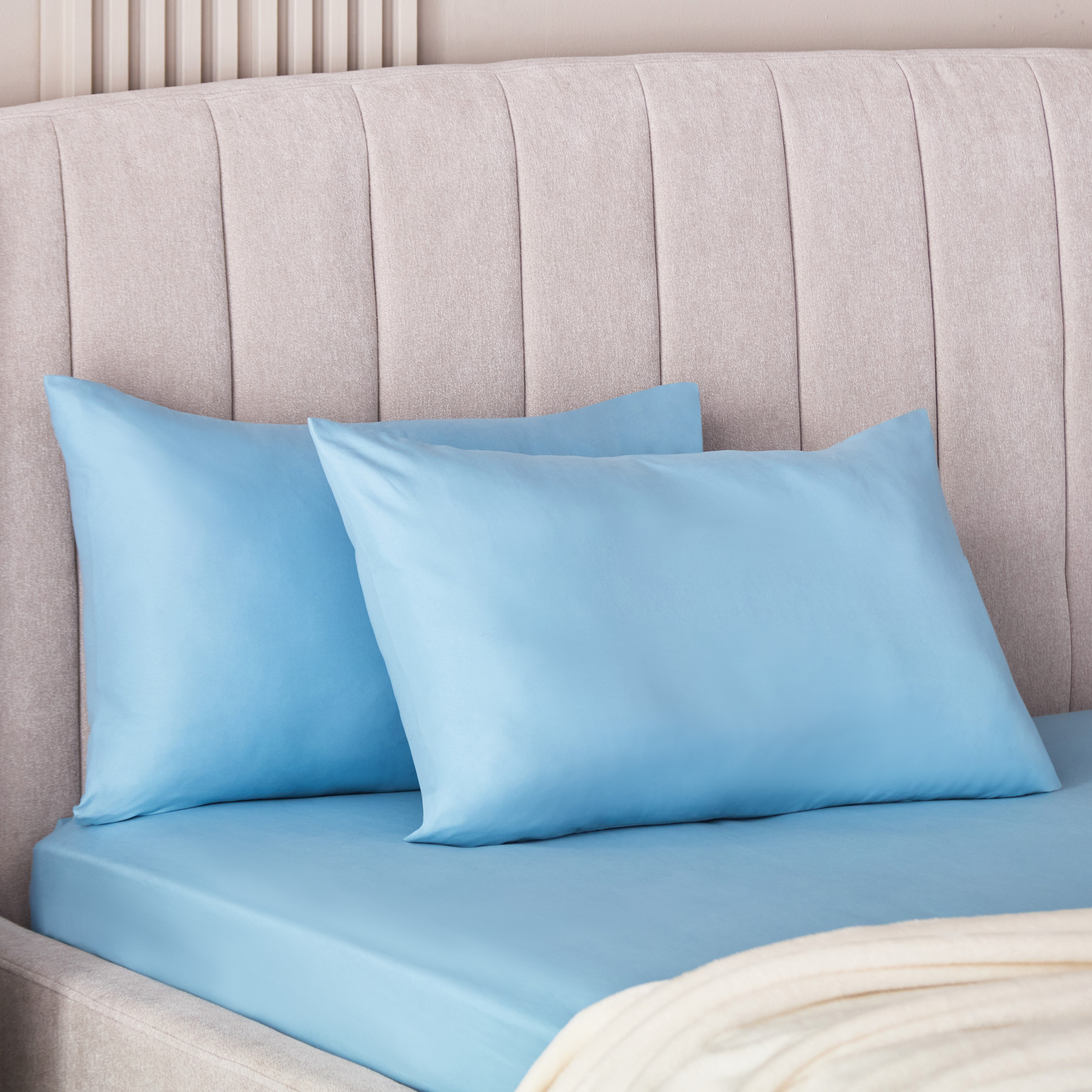 طقم أغطية وسائد سادة من الألياف الدقيقة قطعتين من ديربي - 45x70 سم-hbxhomeware-hbxbedroom-image-1