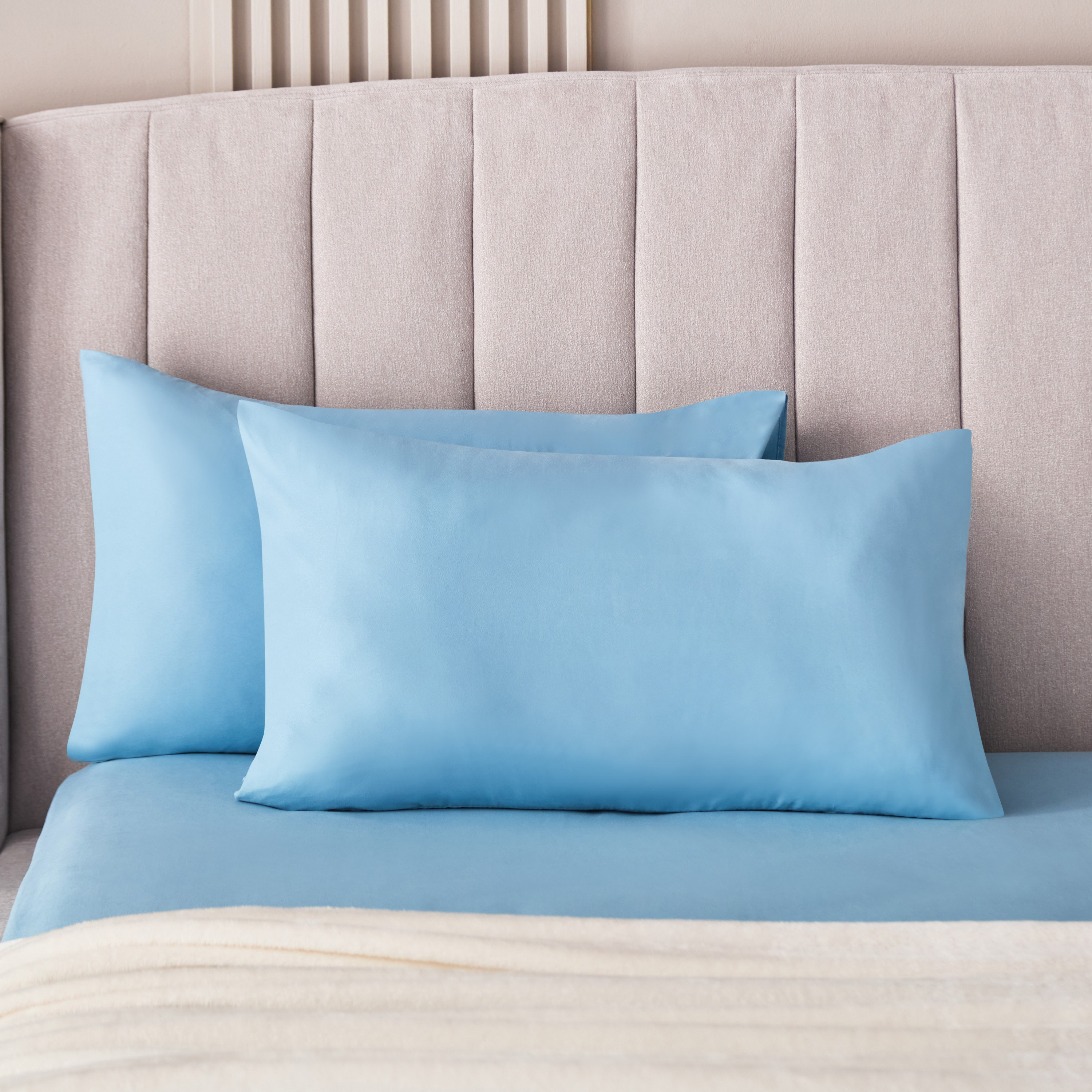 طقم أغطية وسائد سادة من الألياف الدقيقة قطعتين من ديربي - 45x70 سم-hbxhomeware-hbxbedroom-image-2