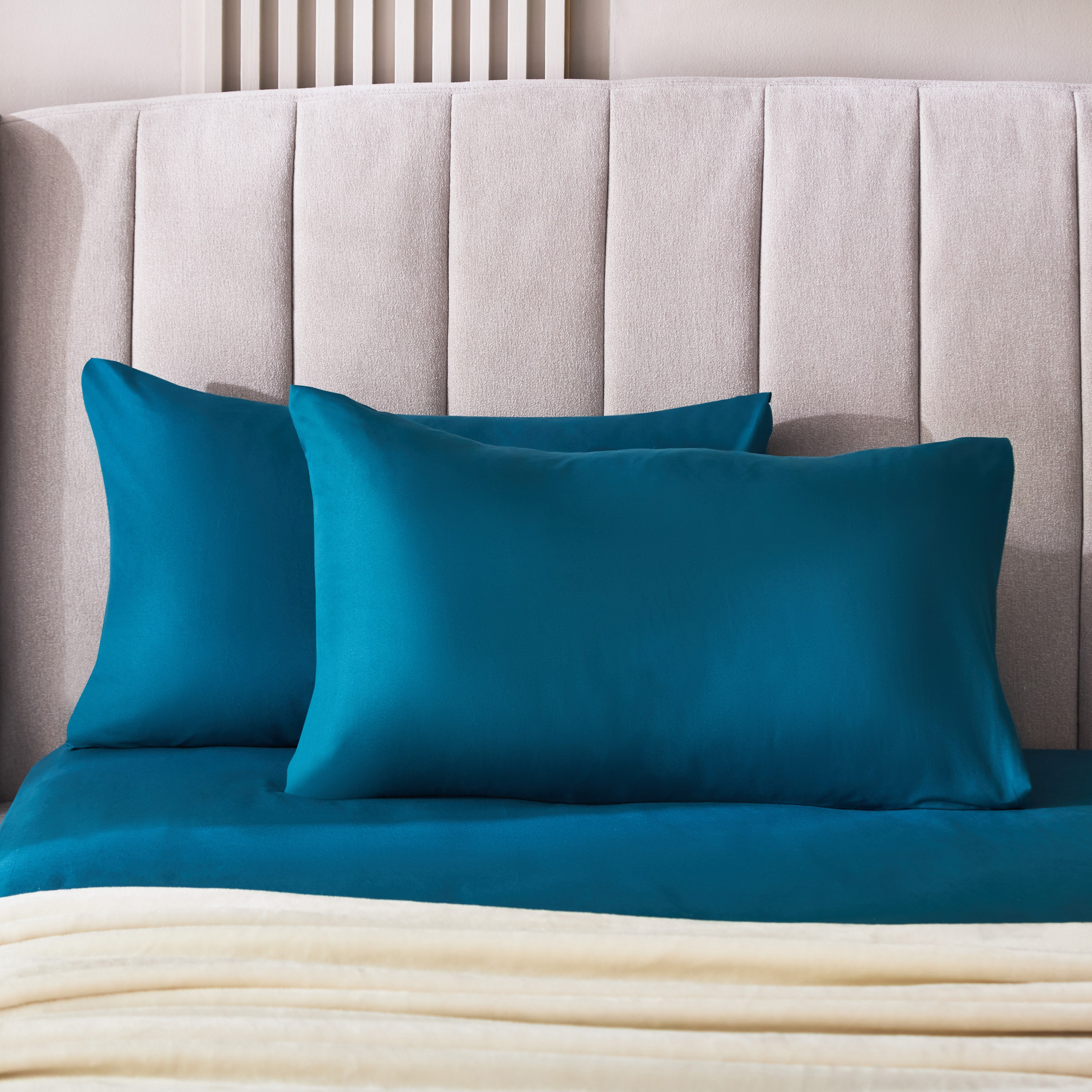 طقم أغطية وسادة سادة من ألياف دقيقة قطعتين من ديربي - 45x70 سم-hbxhomeware-hbxbedroom-image-2