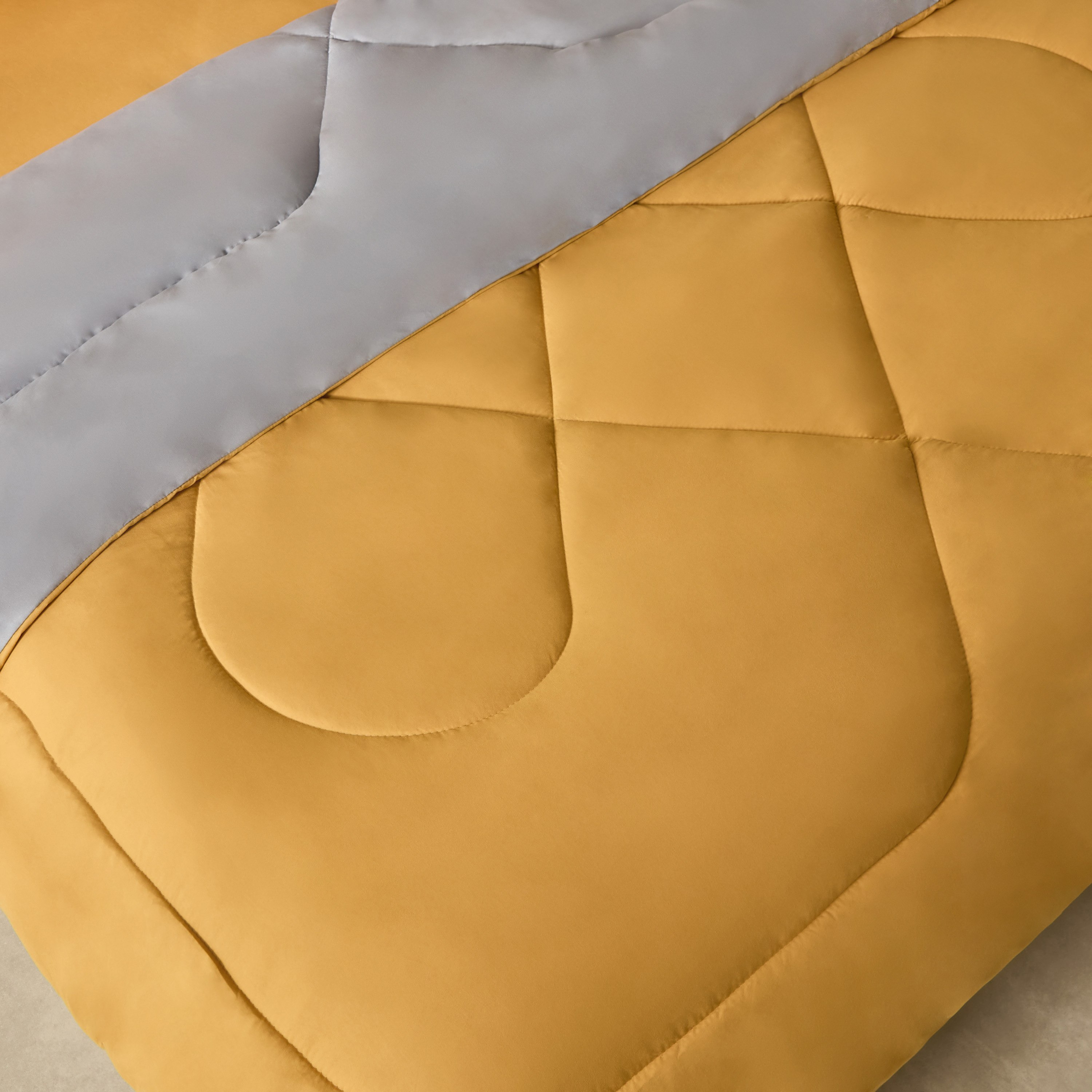 Derby 3-Piece Reversible Microfiber Queen Comforter Set - 200x230 cm-hbxhomeware-hbxbedroom-image-5