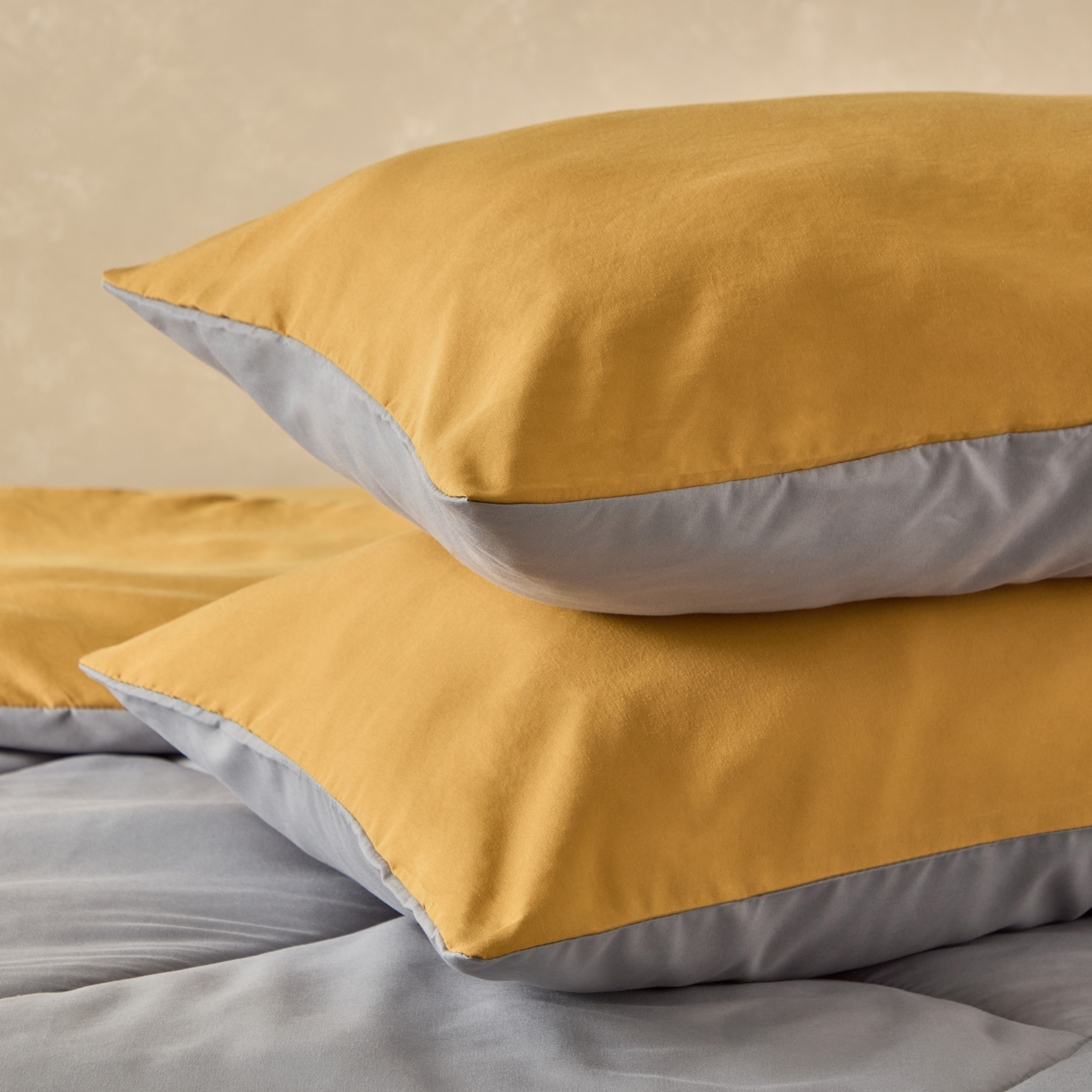 Derby 3-Piece Reversible Microfiber Queen Comforter Set - 200x230 cm-hbxhomeware-hbxbedroom-image-8