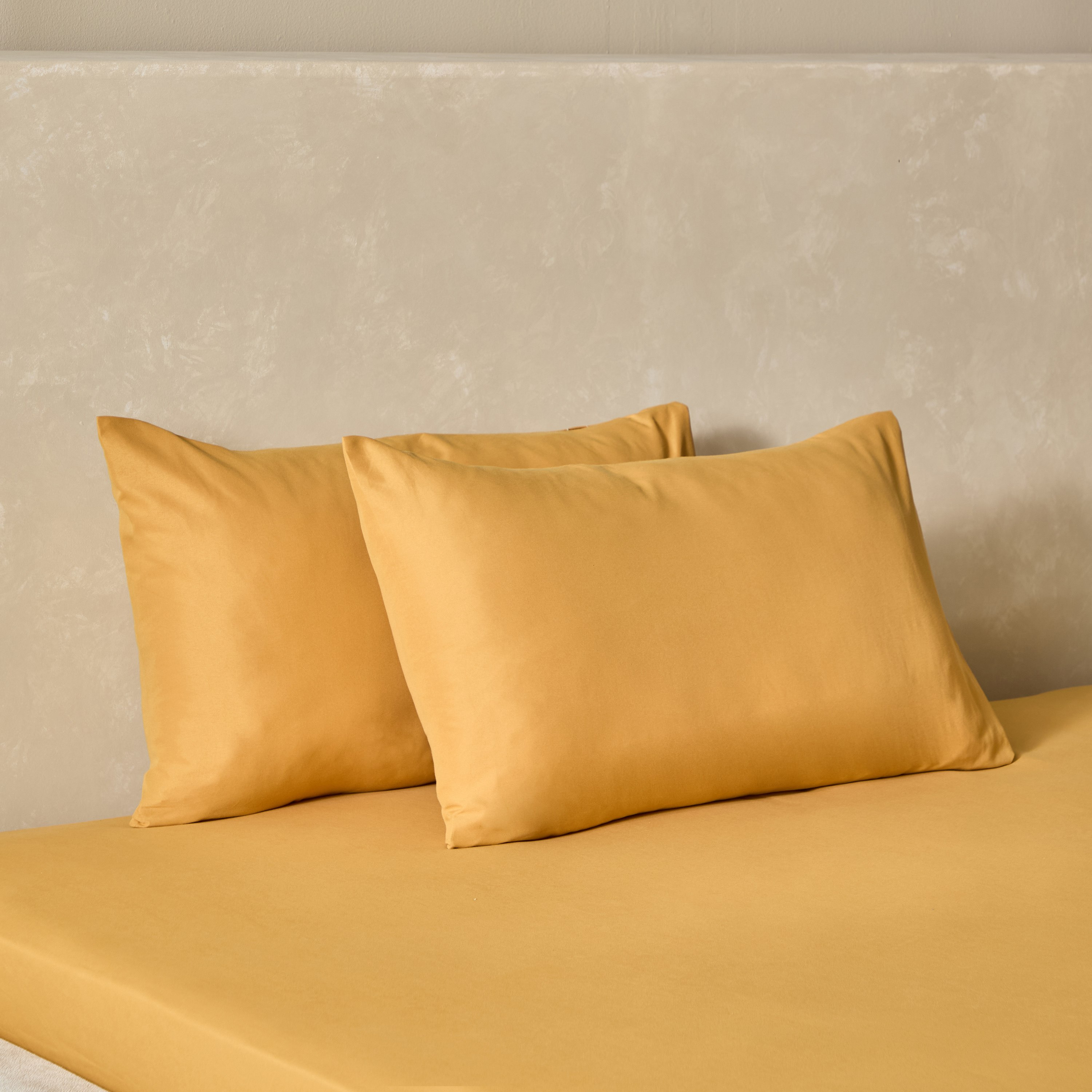طقم أغطية وسائد سادة من الألياف الدقيقة من قطعتين من ديربي - 45x70 سم-hbxhomeware-hbxbedroom-image-1