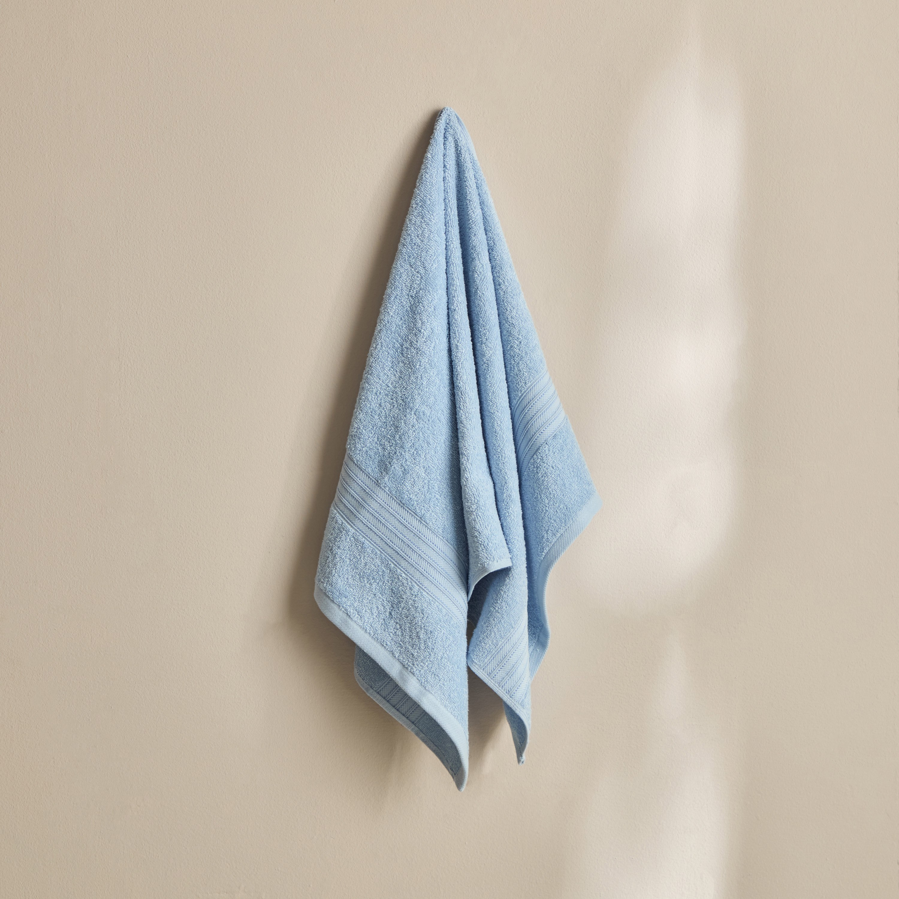 منشفة يد ممشطة من إيسنشيال - 50x90 سم-hbxbathroom-bathroomtextiles-image-1